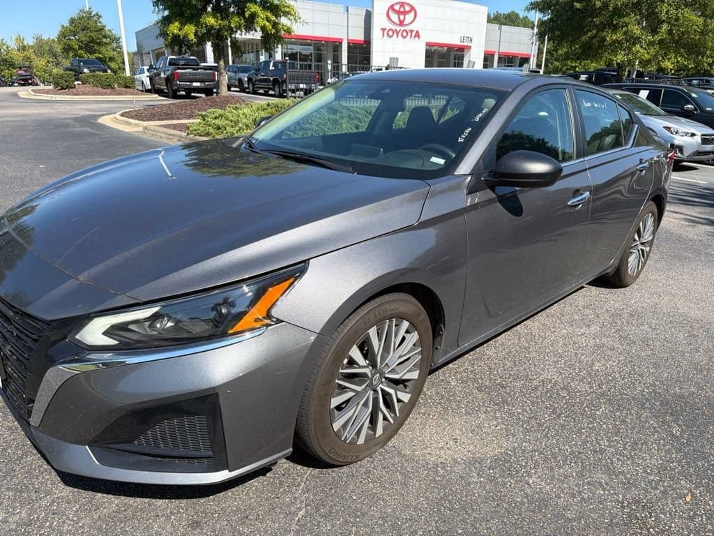 2025 Nissan Altima SV — photo 1 of 13