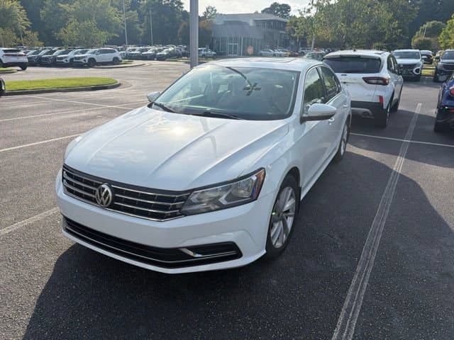 2018 Volkswagen Passat 2.0T SE — photo 1 of 13