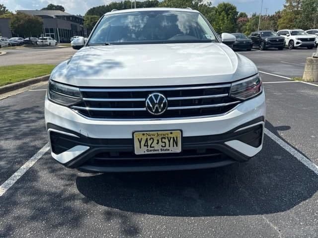 2024 Volkswagen Tiguan SE — photo 1 of 13