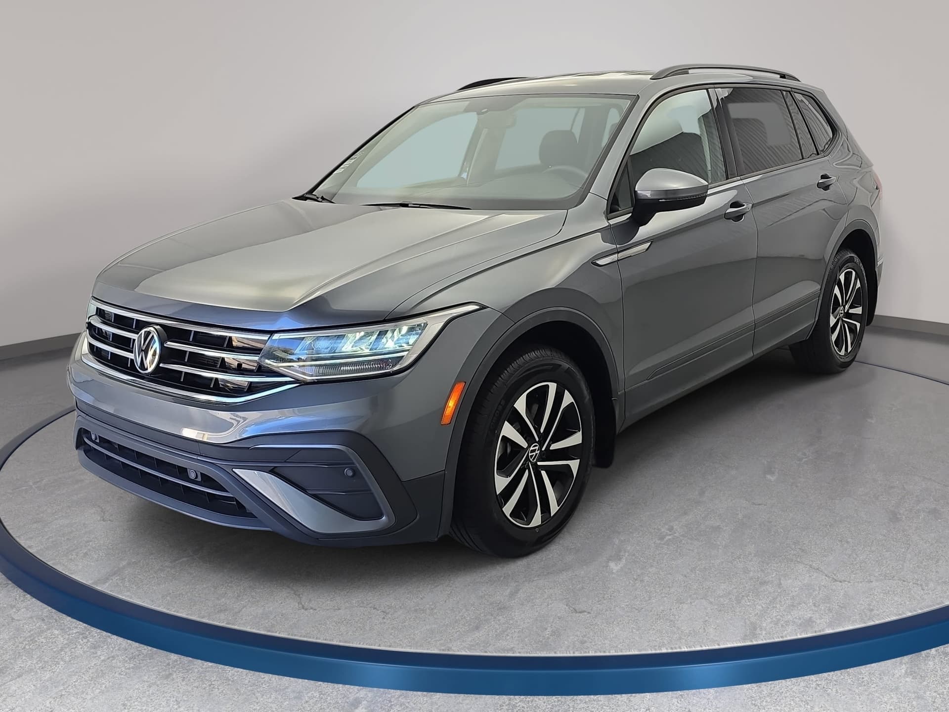 2023 Volkswagen Tiguan Base — photo 1 of 35