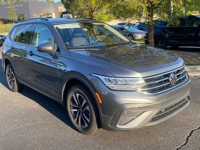 2023 Volkswagen Tiguan S — photo 1 of 14