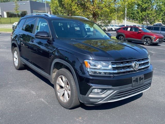 2019 Volkswagen Atlas 3.6L V6 SE w/Technology — photo 1 of 14