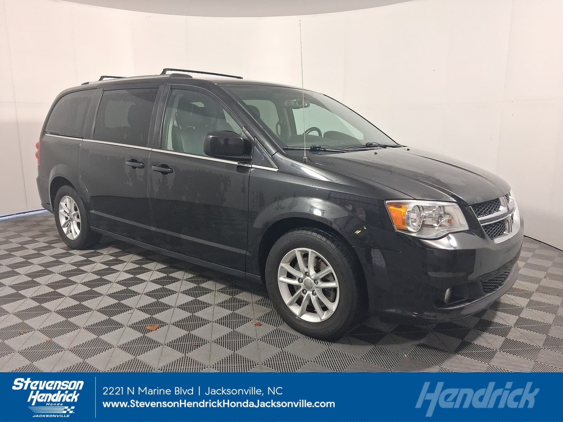 2018 Dodge Grand Caravan SXT — photo 1 of 11