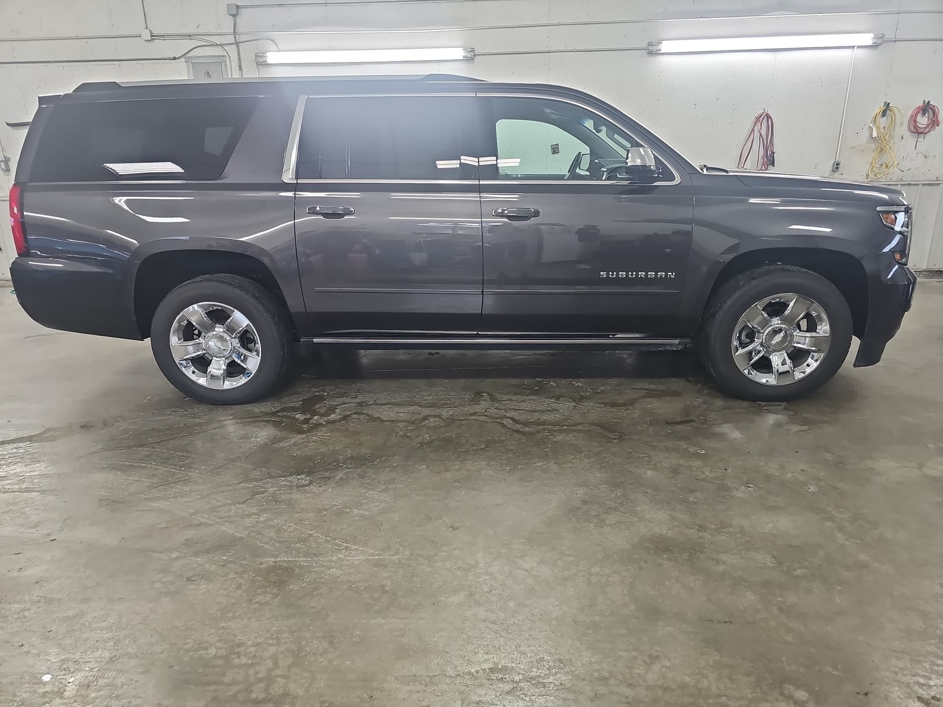 2018 Chevrolet Suburban Premier — photo 1 of 27