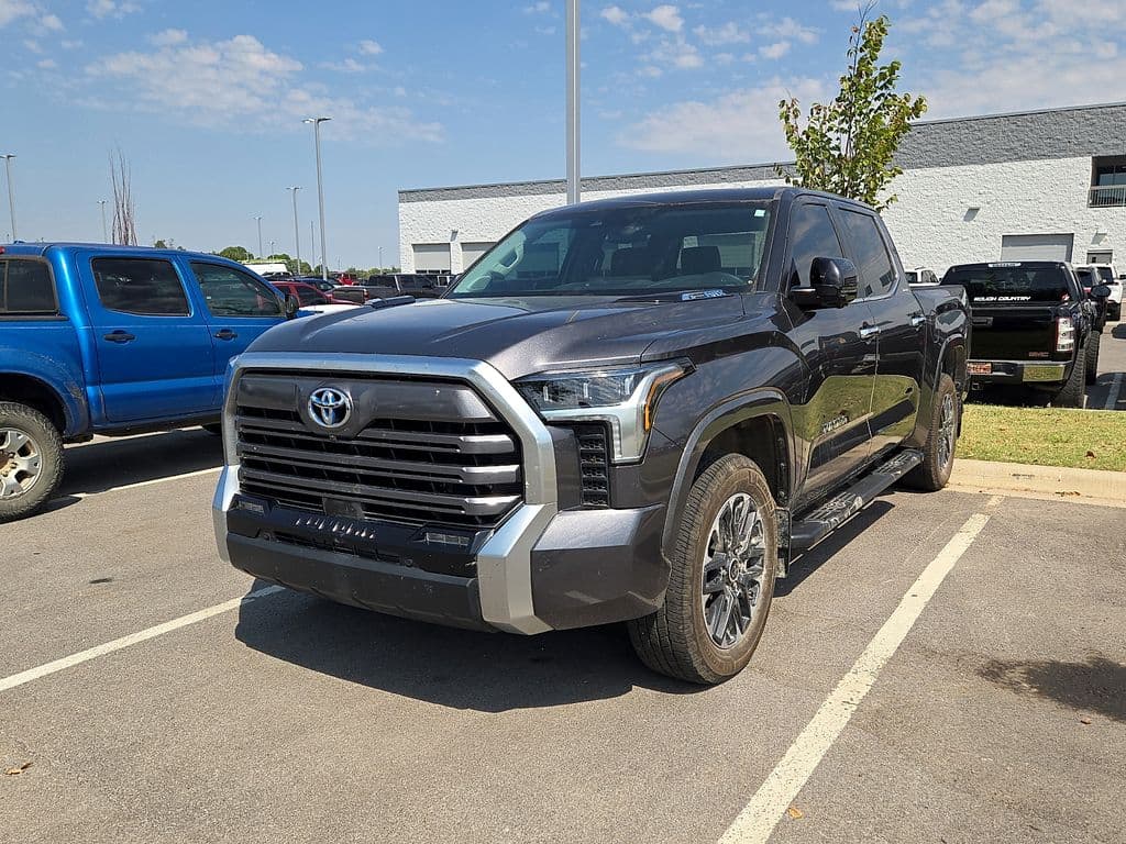 2024 Toyota Tundra 4WD Base — photo 1 of 6