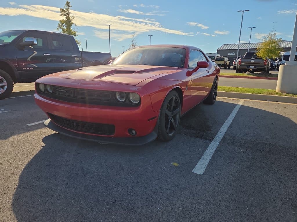 2015 Dodge Challenger SXT — photo 1 of 6