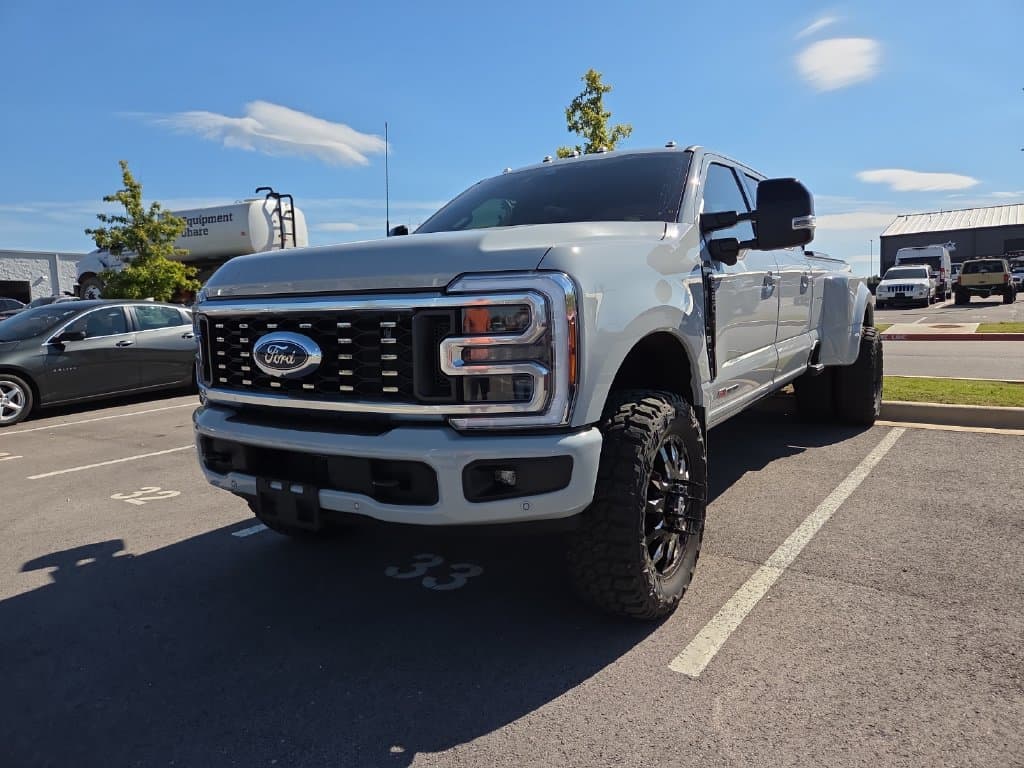 2026 Ford Super Duty F-350 DRW Platinum — photo 1 of 6