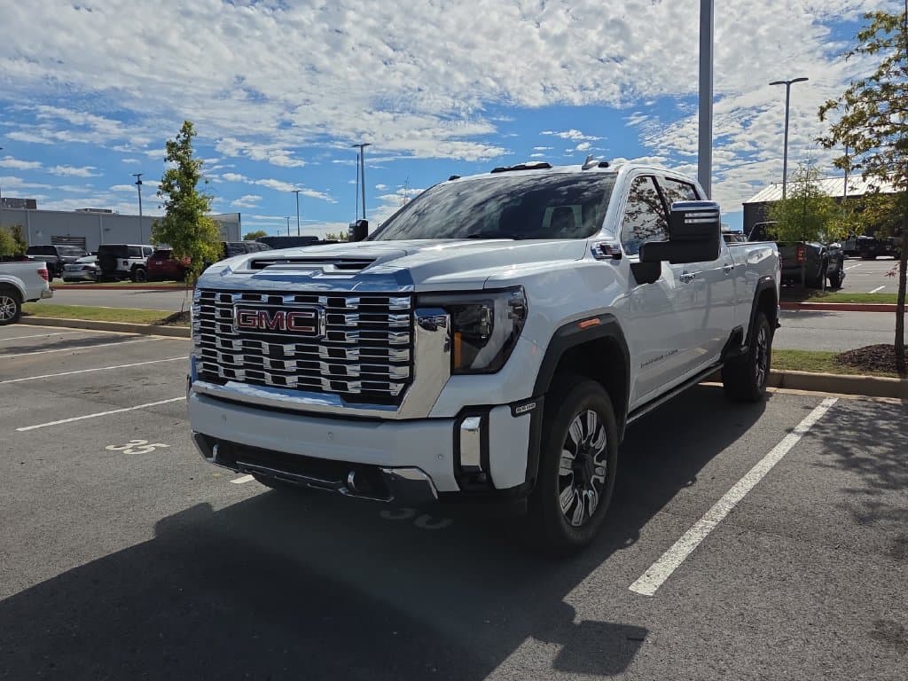 2024 GMC Sierra 2500HD Denali — photo 1 of 6