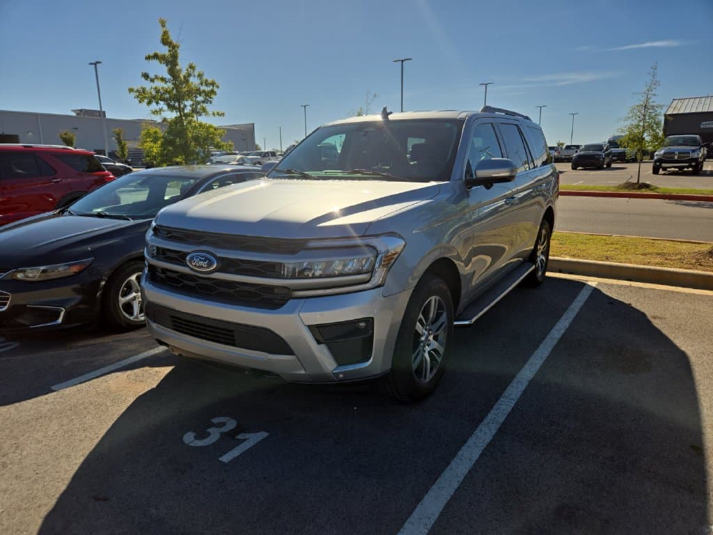 2023 Ford Expedition XLT — photo 1 of 6