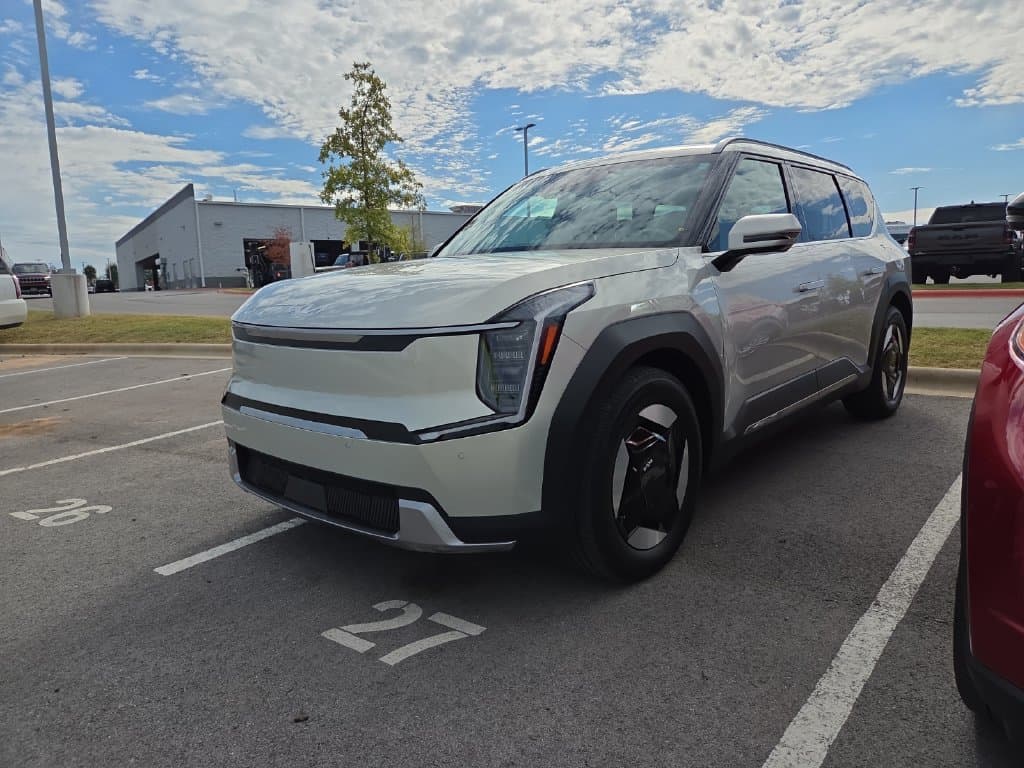 2024 Kia EV9 Wind — photo 1 of 6