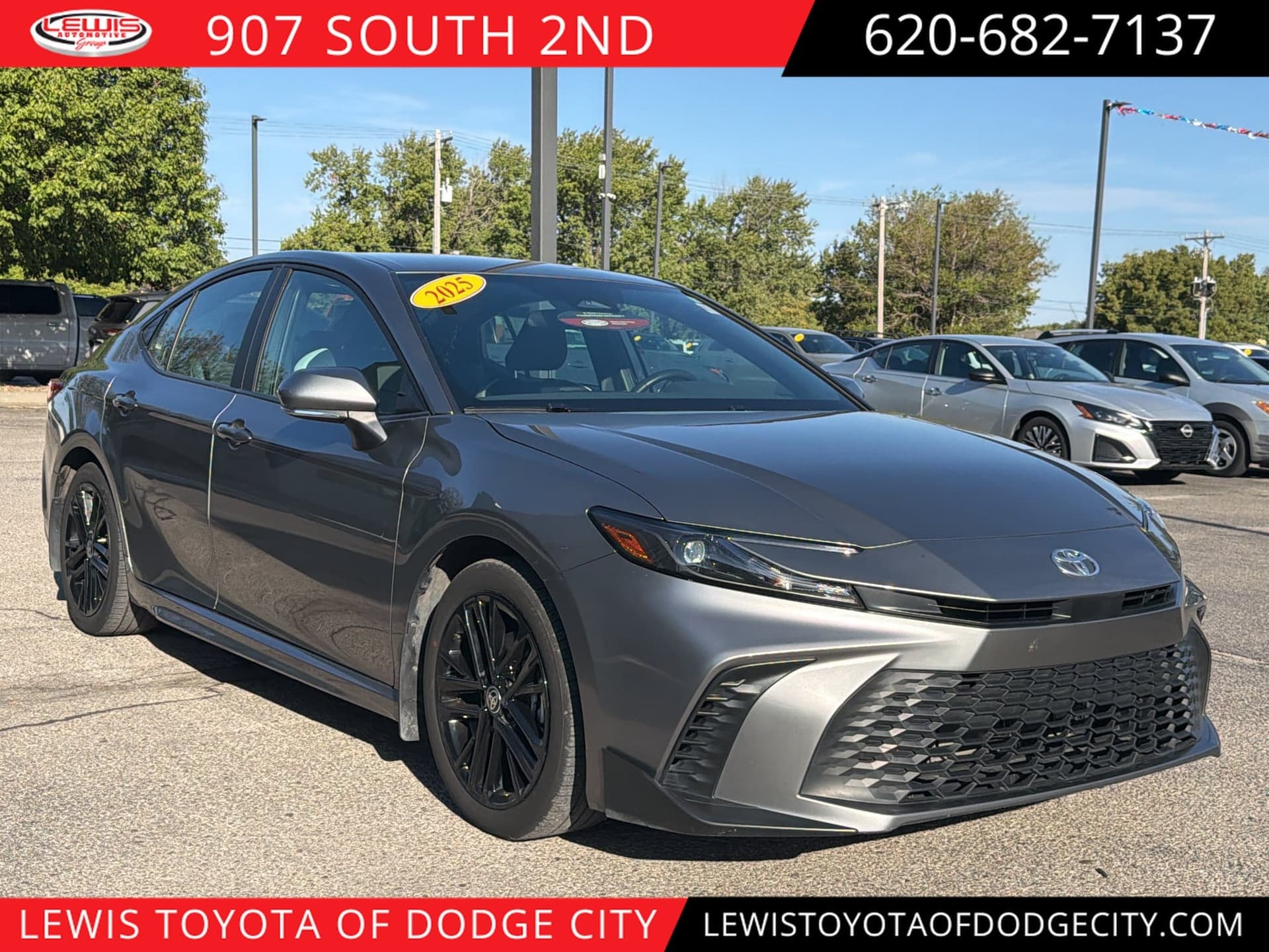 2025 Toyota Camry SE — photo 1 of 21