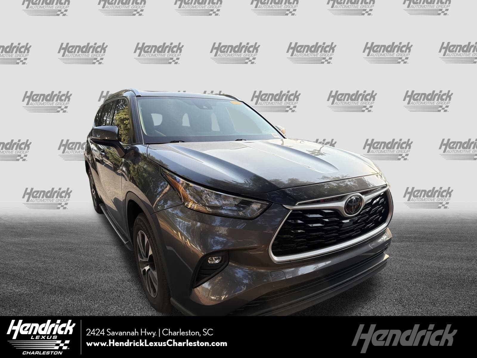 2020 Toyota Highlander XLE — photo 1 of 50