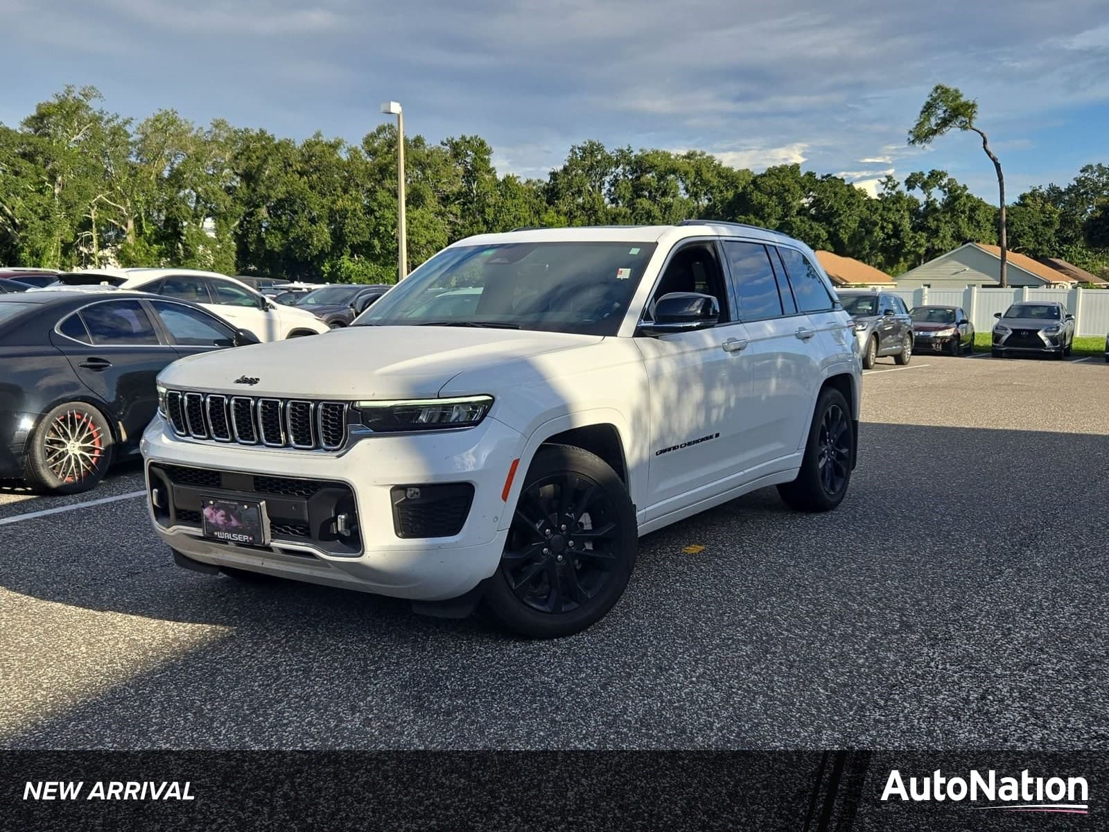 2023 Jeep Grand Cherokee Overland — photo 1 of 15