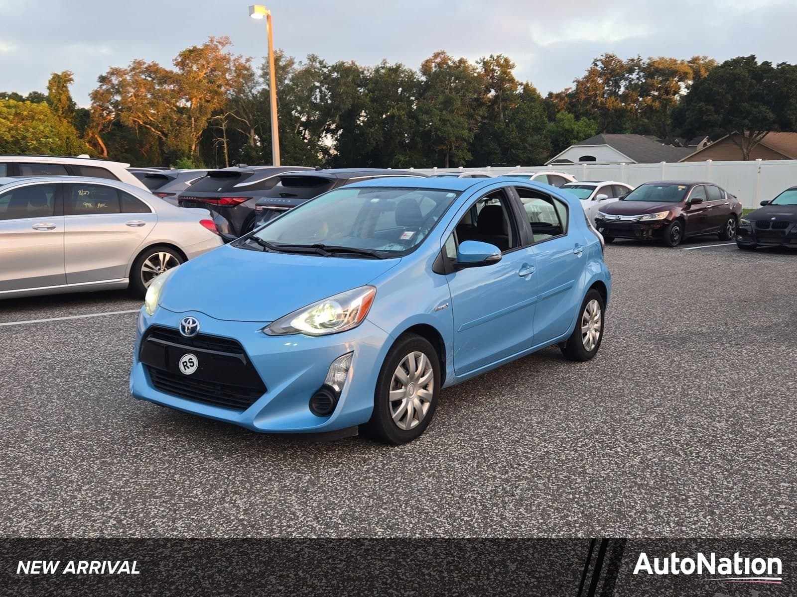 2015 Toyota Prius c Two — photo 1 of 15