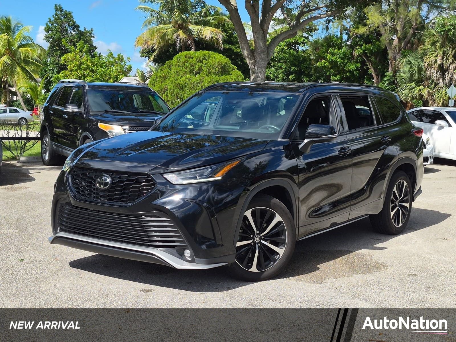 2022 Toyota Highlander XSE — photo 1 of 16