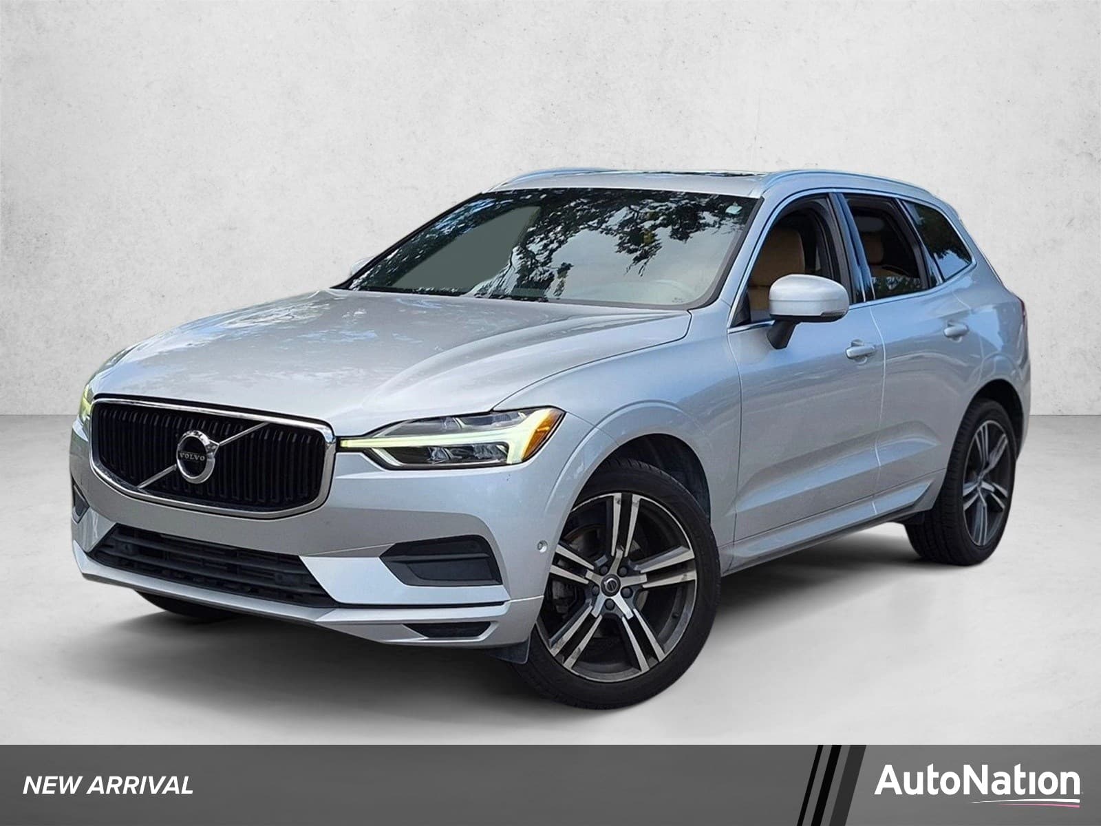 2019 Volvo XC60 Momentum — photo 1 of 16