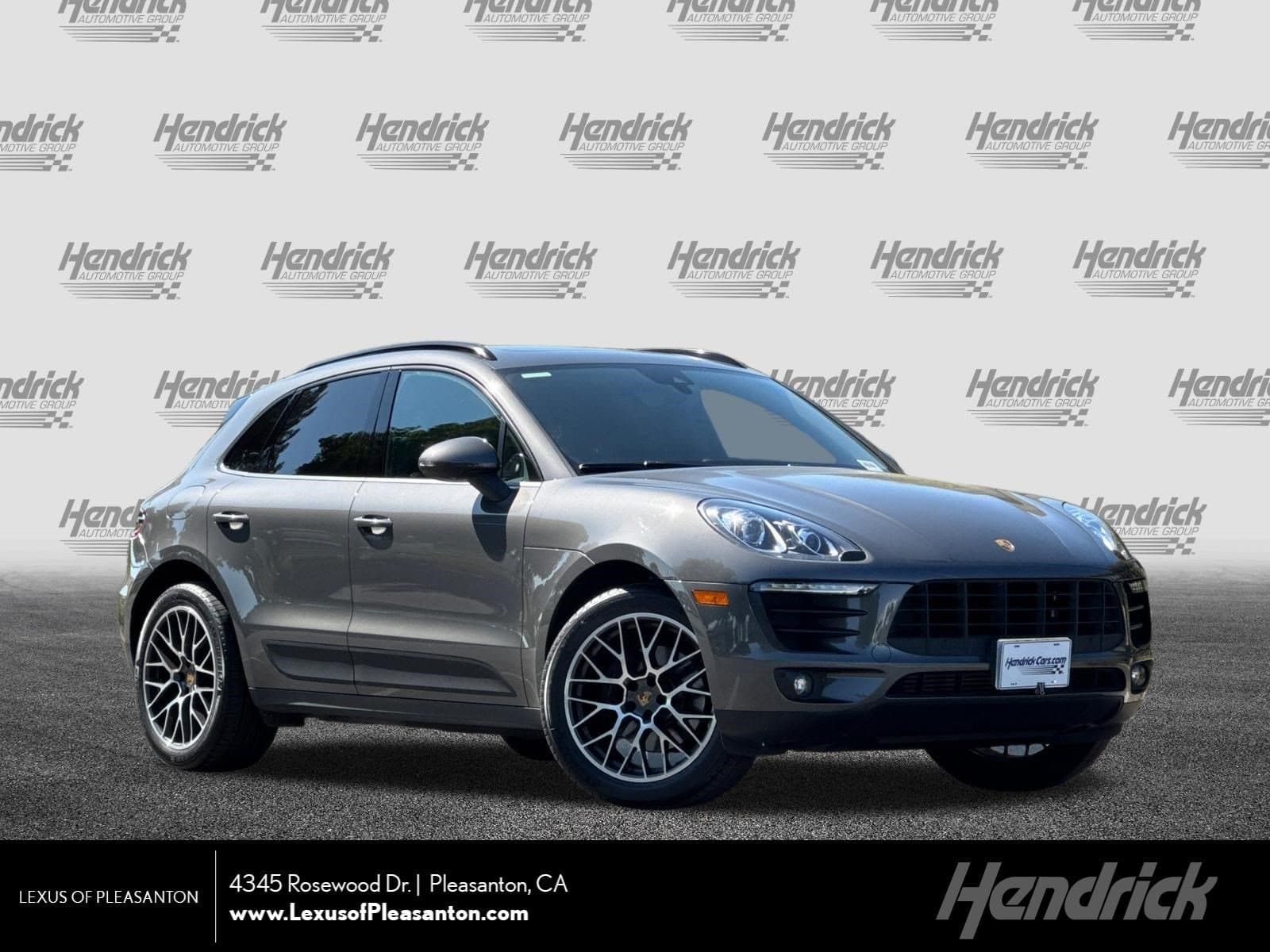 2018 Porsche Macan Sport Edition — photo 1 of 39