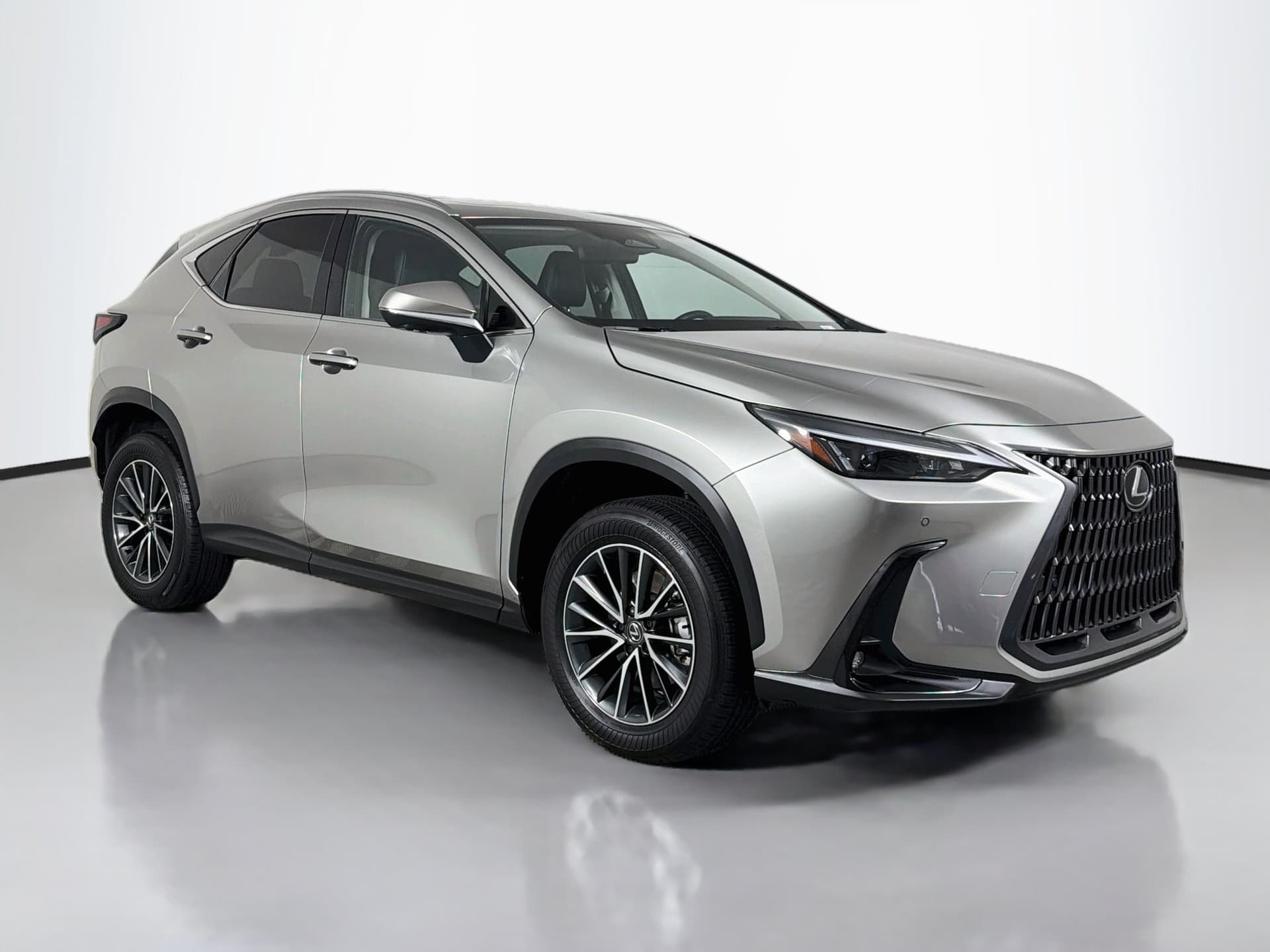 2025 Lexus NX NX 350h Premium — photo 1 of 37