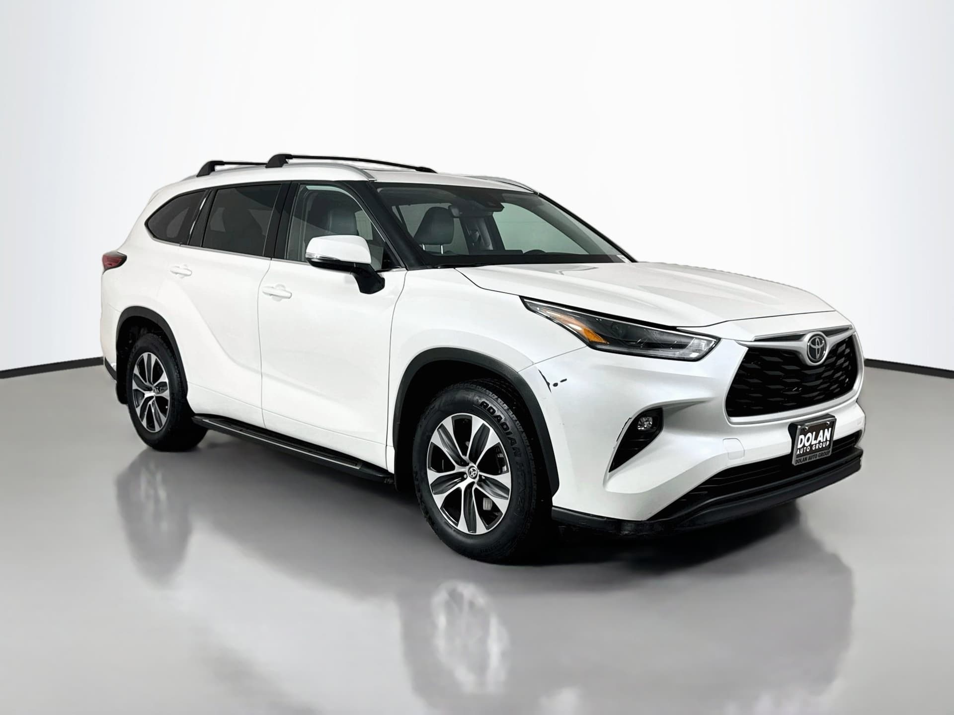 2021 Toyota Highlander XLE — photo 1 of 40