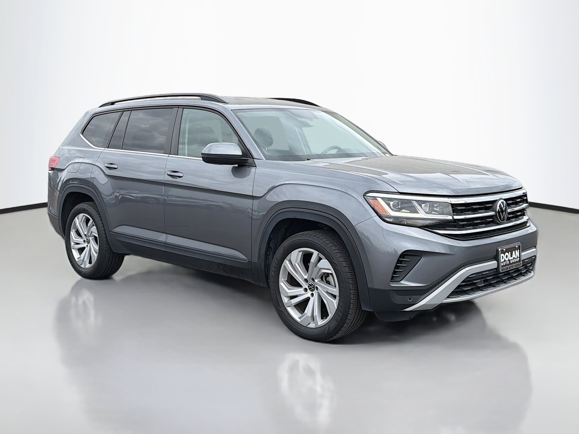 2023 Volkswagen Atlas 2.0T SE w/Technology — photo 1 of 15