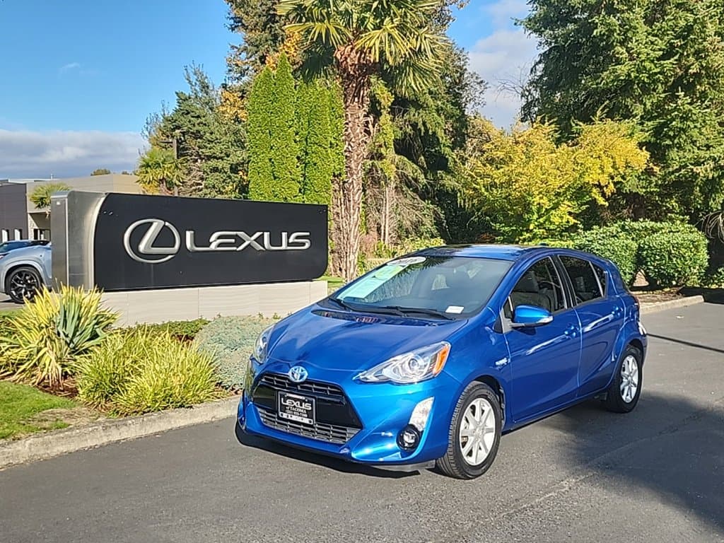 2016 Toyota Prius c Four — photo 1 of 30