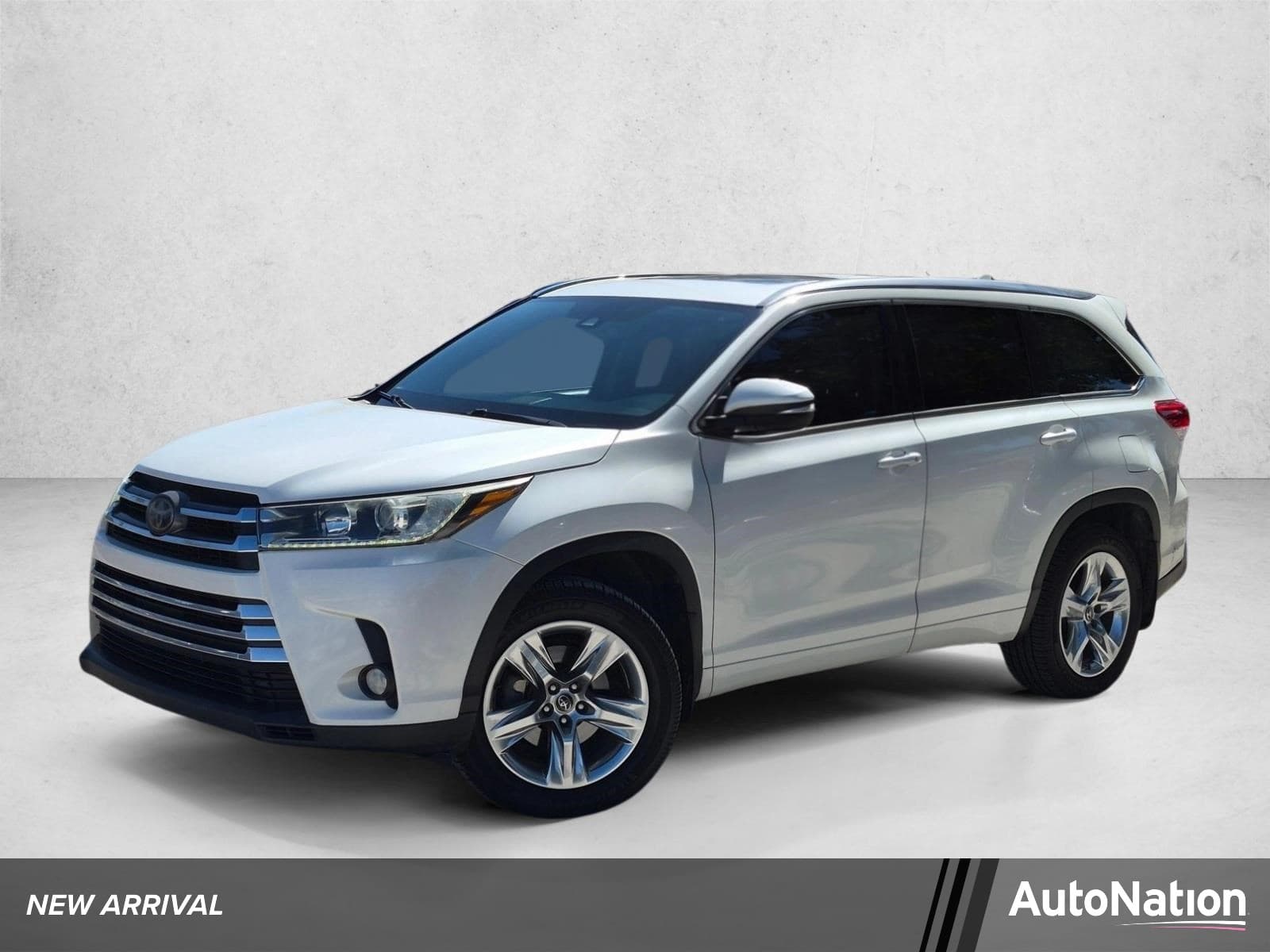 2018 Toyota Highlander Base — photo 1 of 15