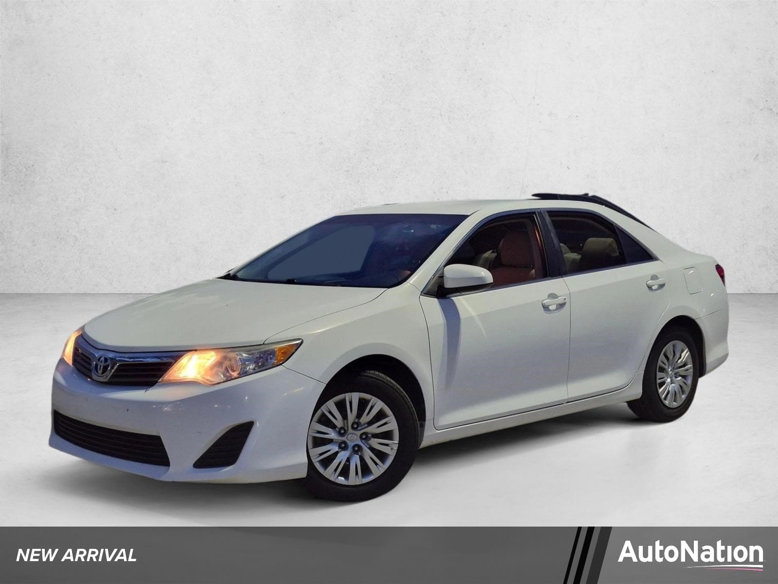 2013 Toyota Camry L — photo 1 of 16