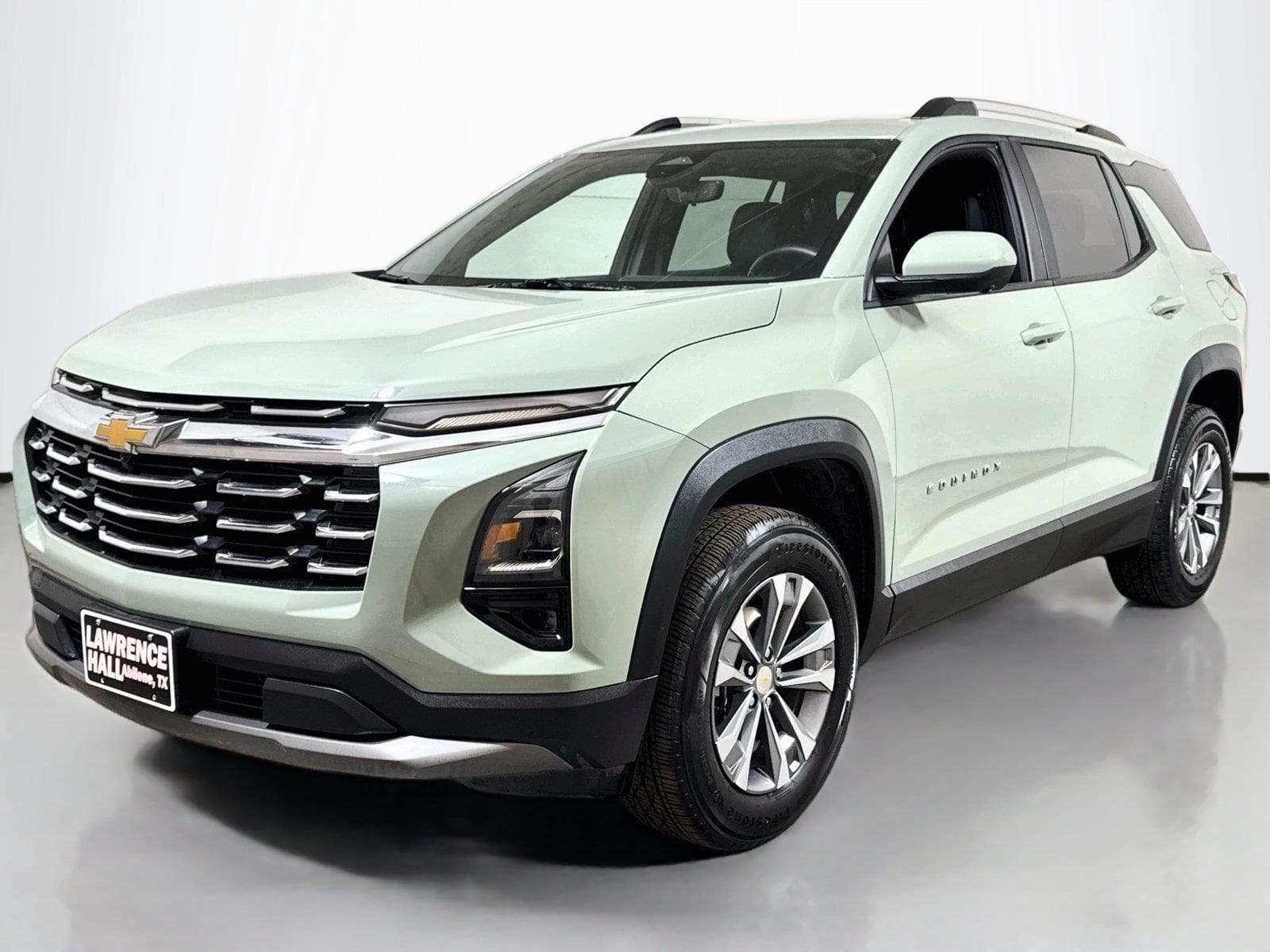 2025 Chevrolet Equinox LT — photo 1 of 30
