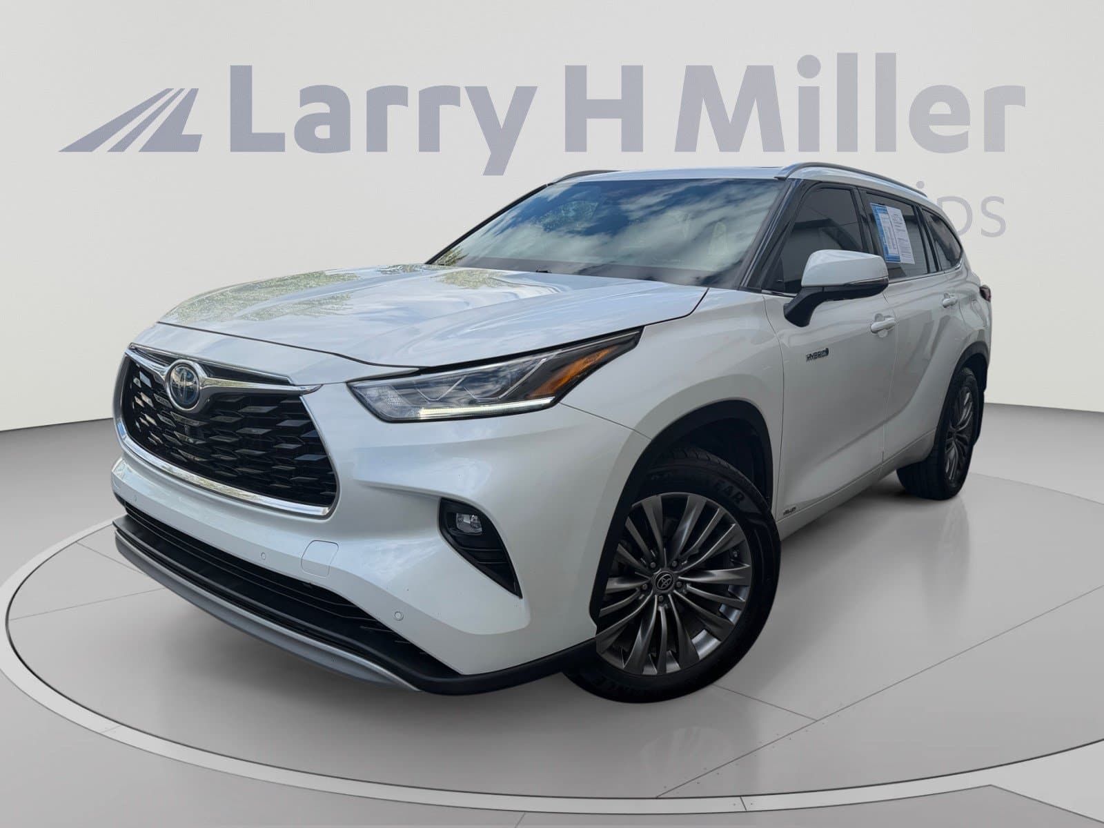 2021 Toyota Highlander Hybrid Platinum — photo 1 of 35