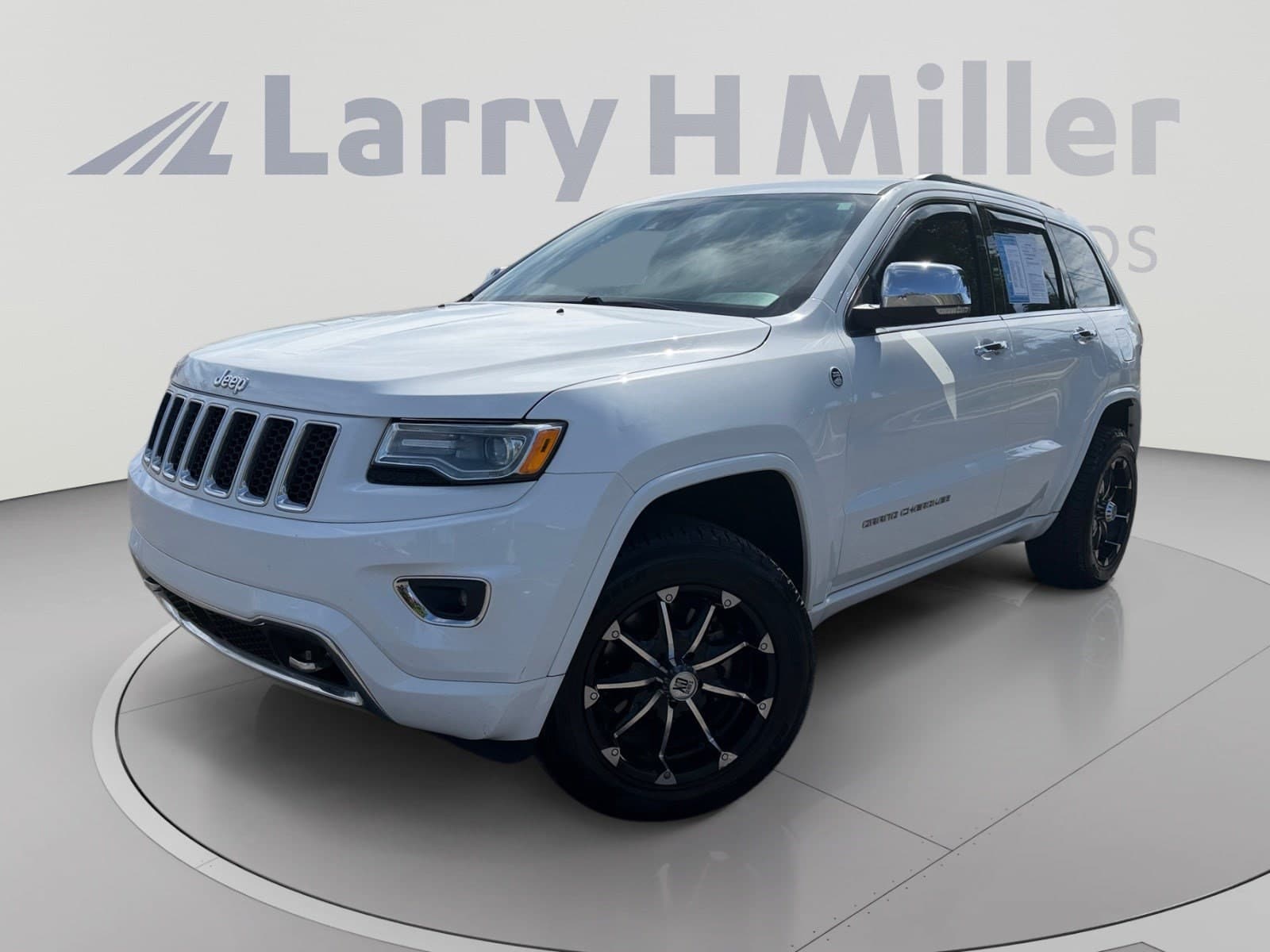2015 Jeep Grand Cherokee Overland — photo 1 of 35