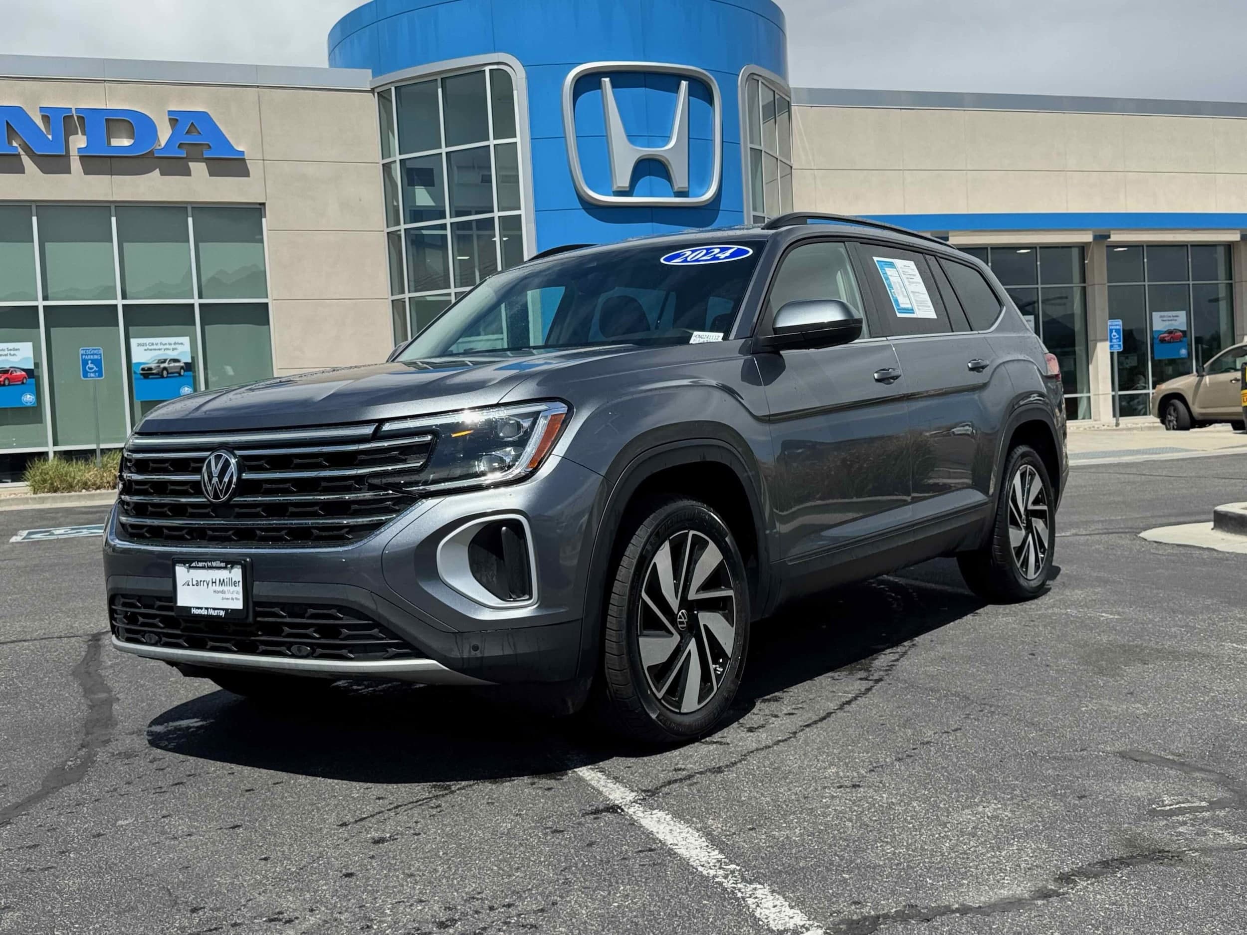 Foto de 2024 Volkswagen Atlas 2.0T SE w/Technology