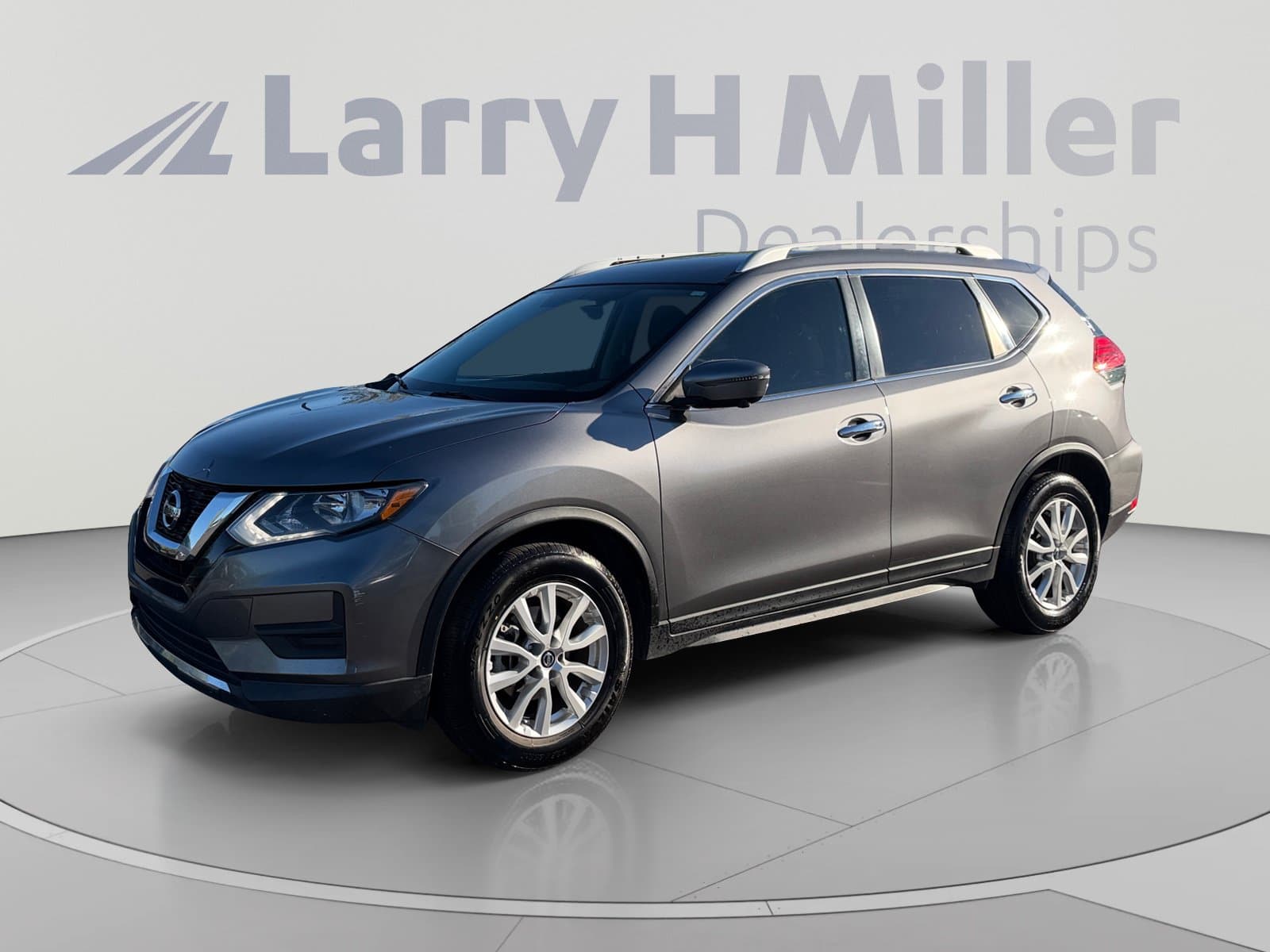 2017 Nissan Rogue SV — photo 1 of 33