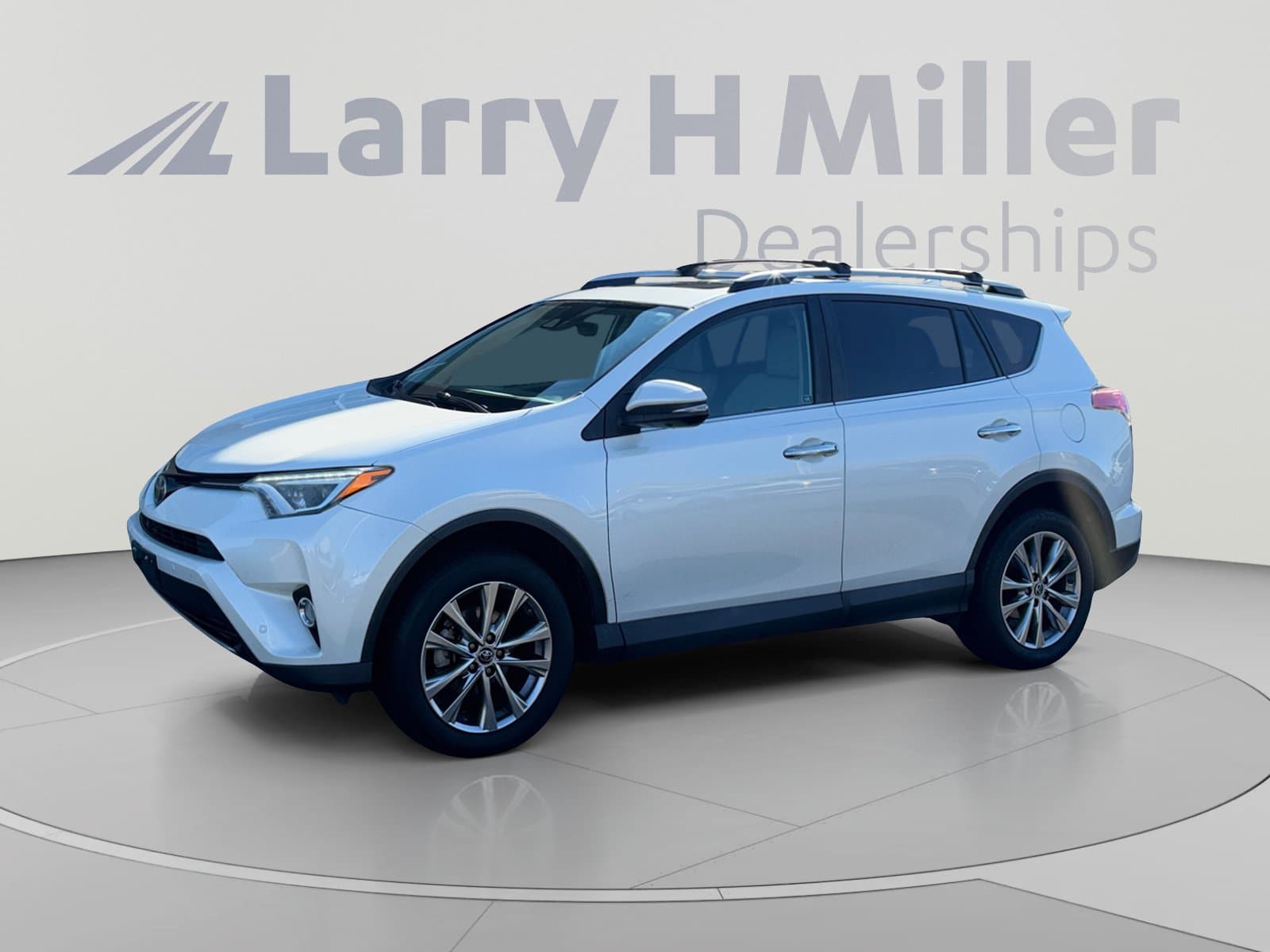 2017 Toyota RAV4 Limited — photo 1 of 33