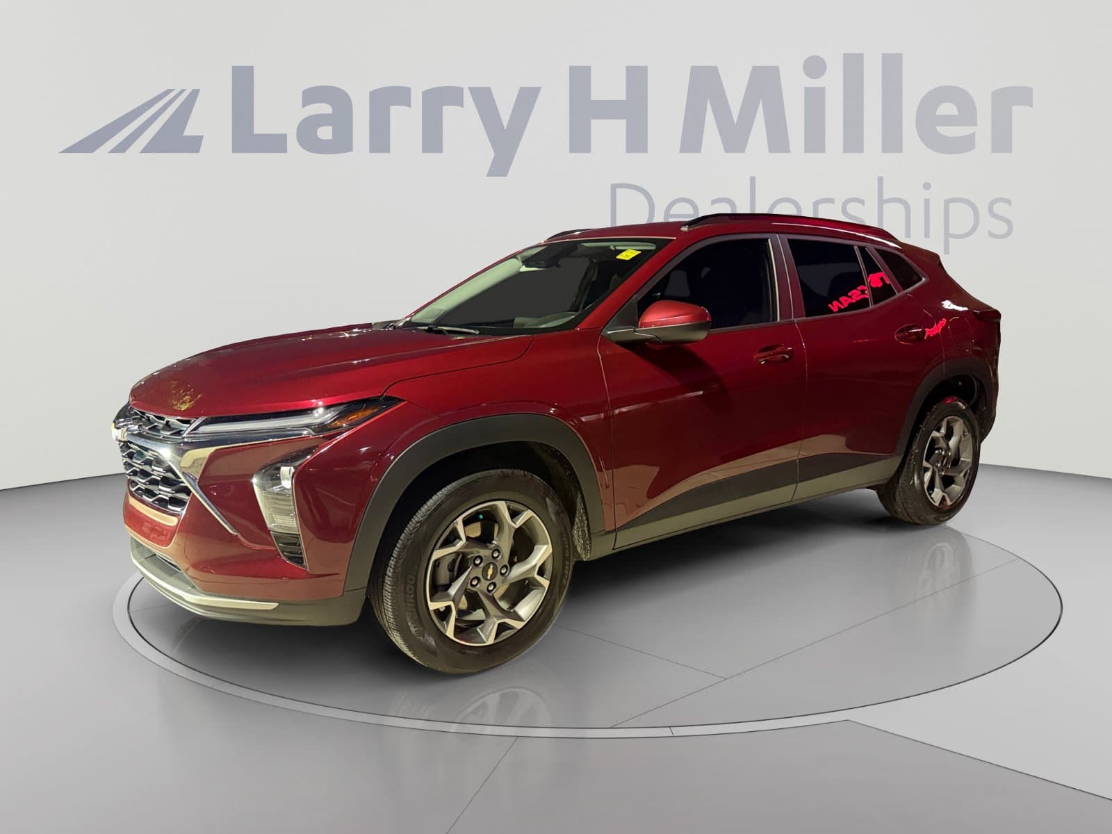 2025 Chevrolet Trax LT — photo 1 of 35