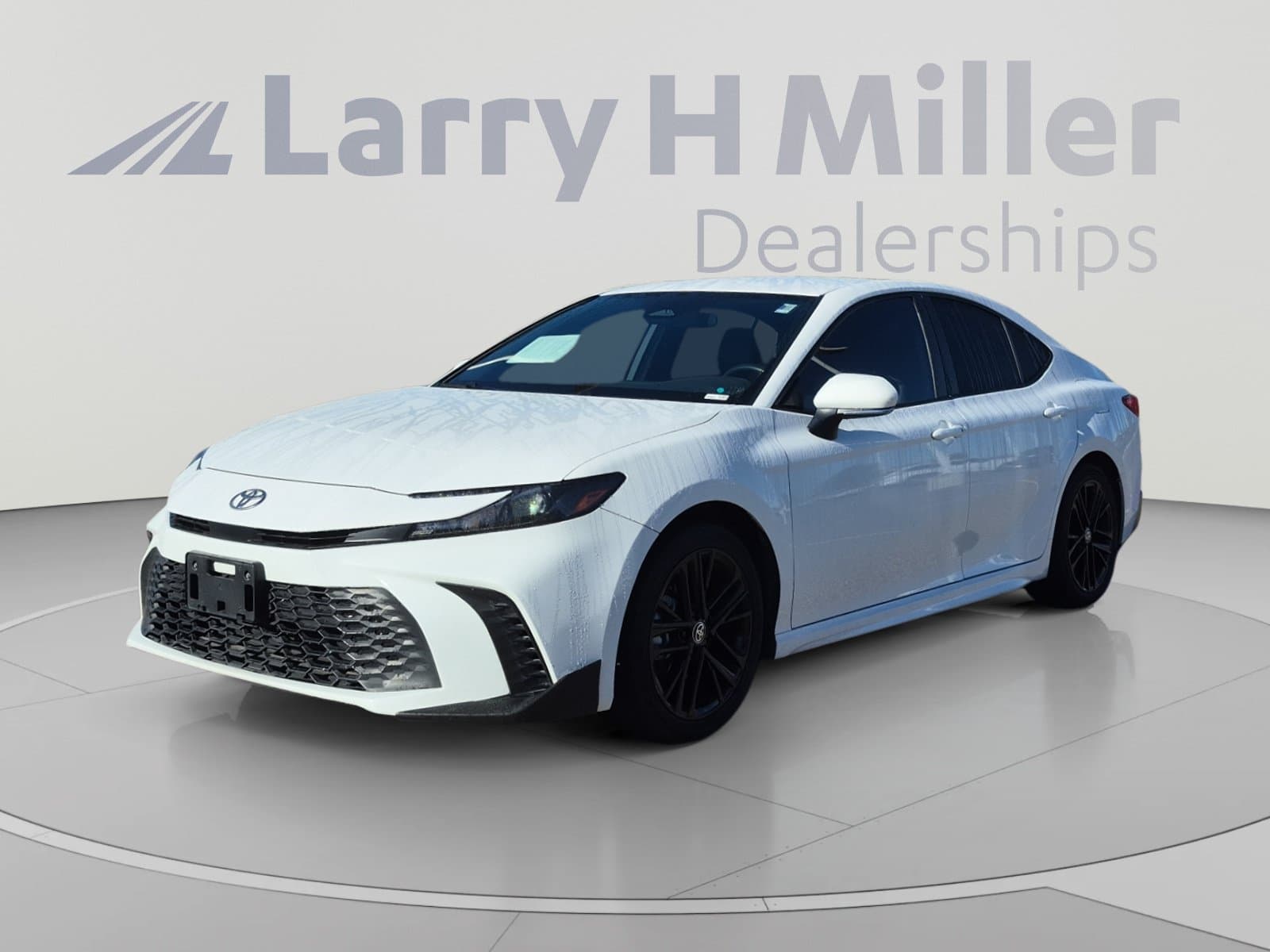 2025 Toyota Camry SE — photo 1 of 34