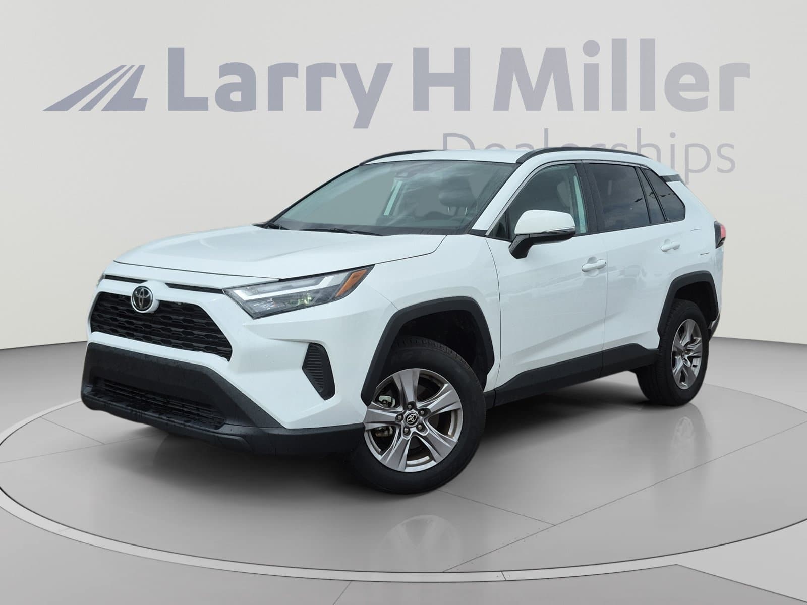 2025 Toyota RAV4 XLE — photo 1 of 34