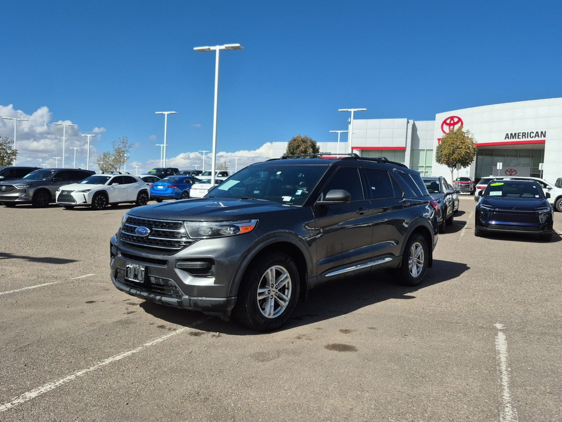 2020 Ford Explorer XLT — photo 1 of 33