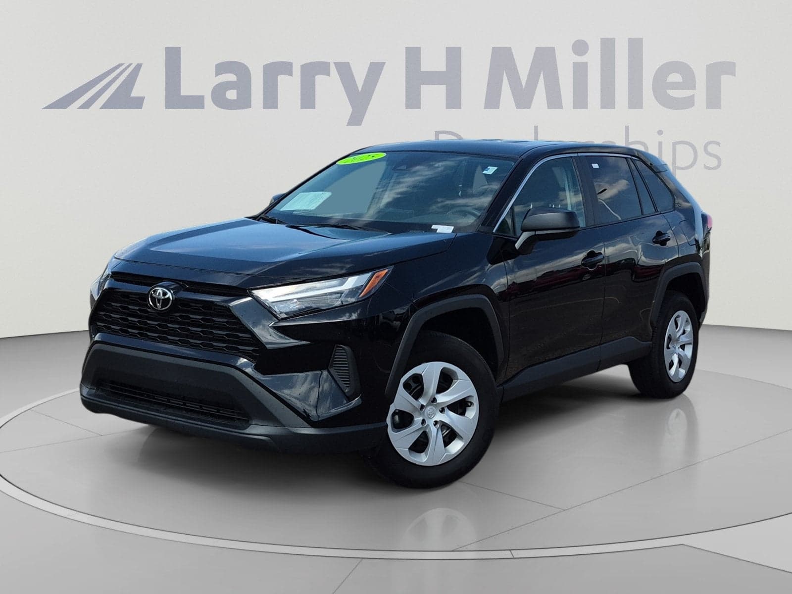 2025 Toyota RAV4 LE — photo 1 of 34