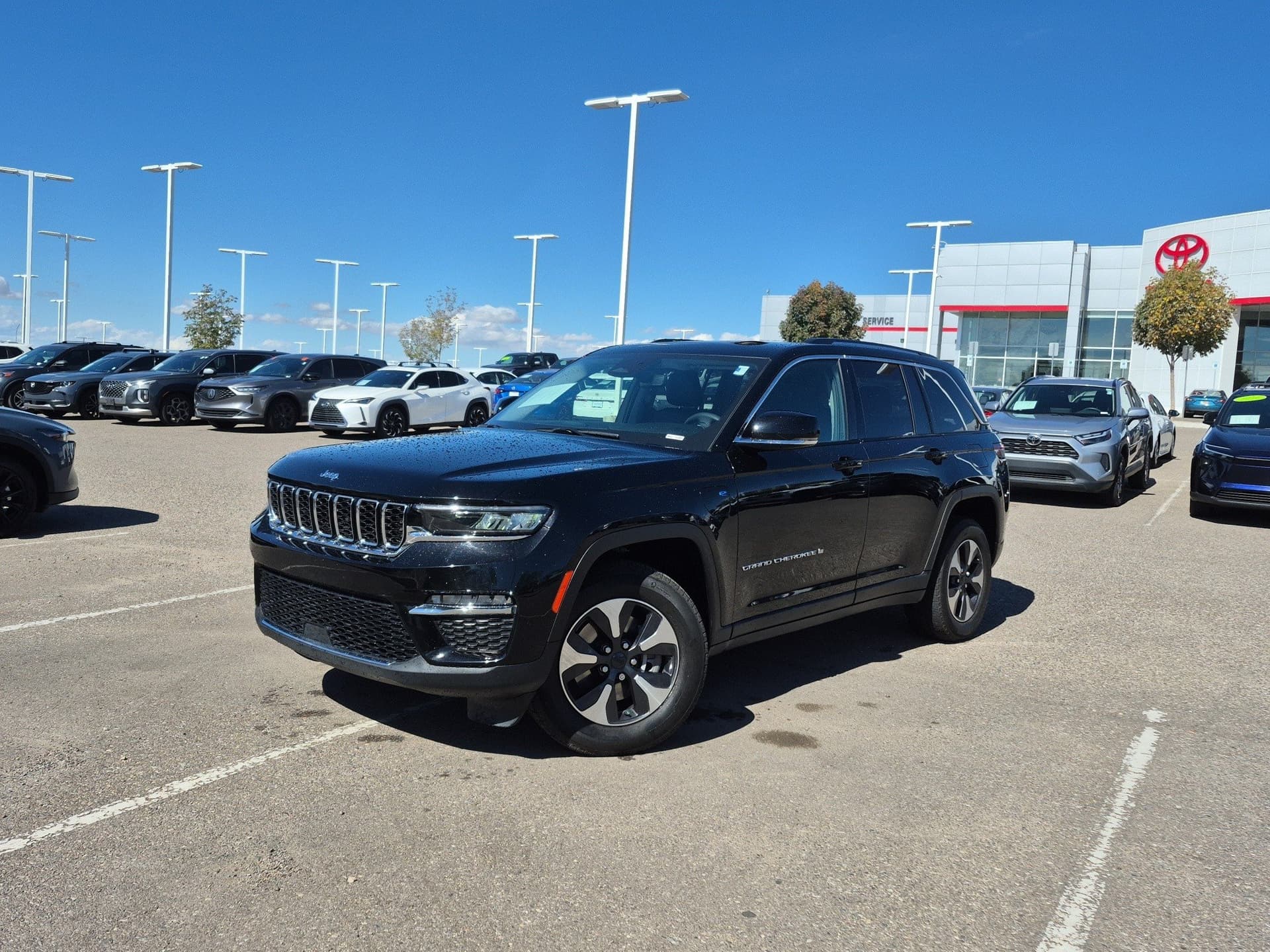 2023 Jeep Grand Cherokee 4xe Base — photo 1 of 33