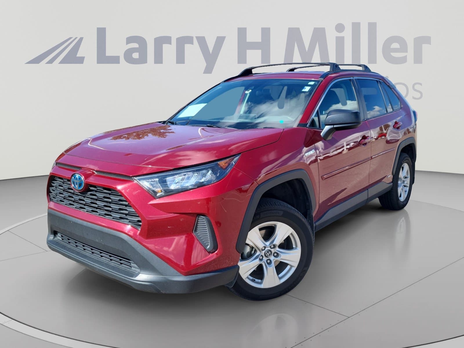 2021 Toyota RAV4 Hybrid LE — photo 1 of 32