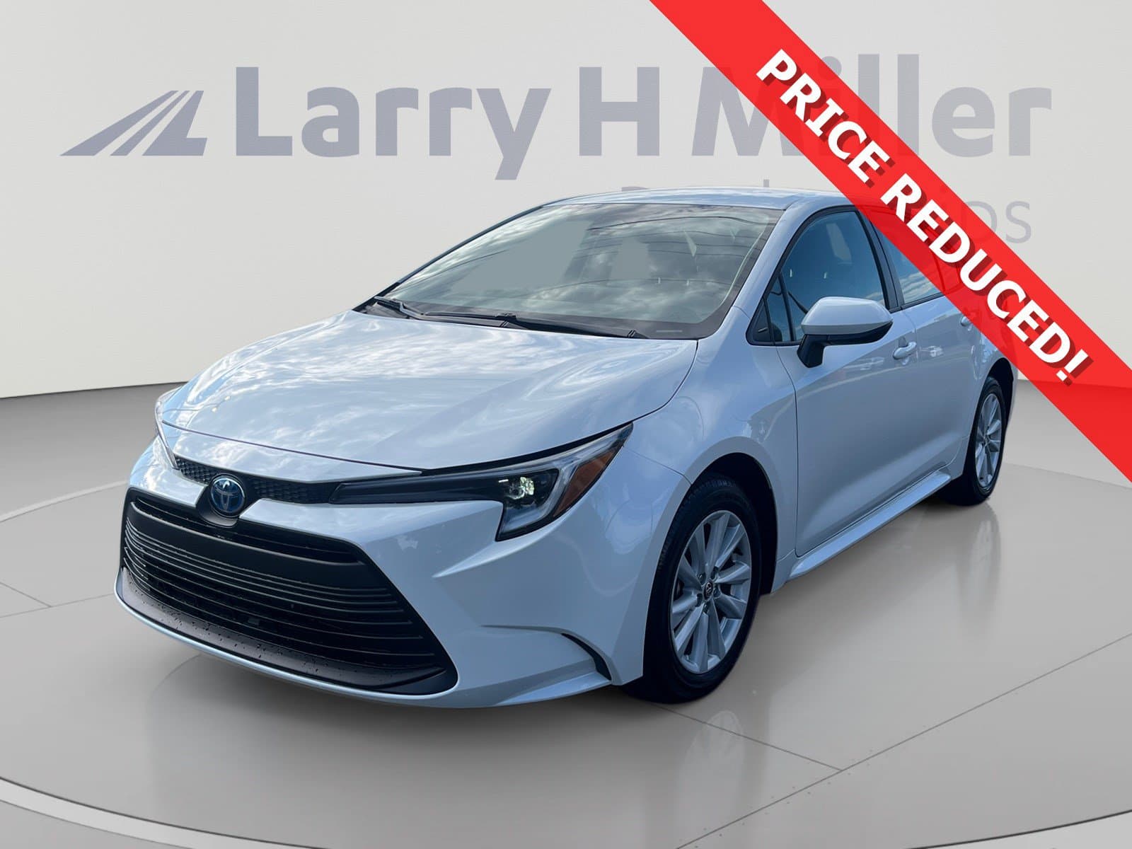 2025 Toyota Corolla LE — photo 1 of 33
