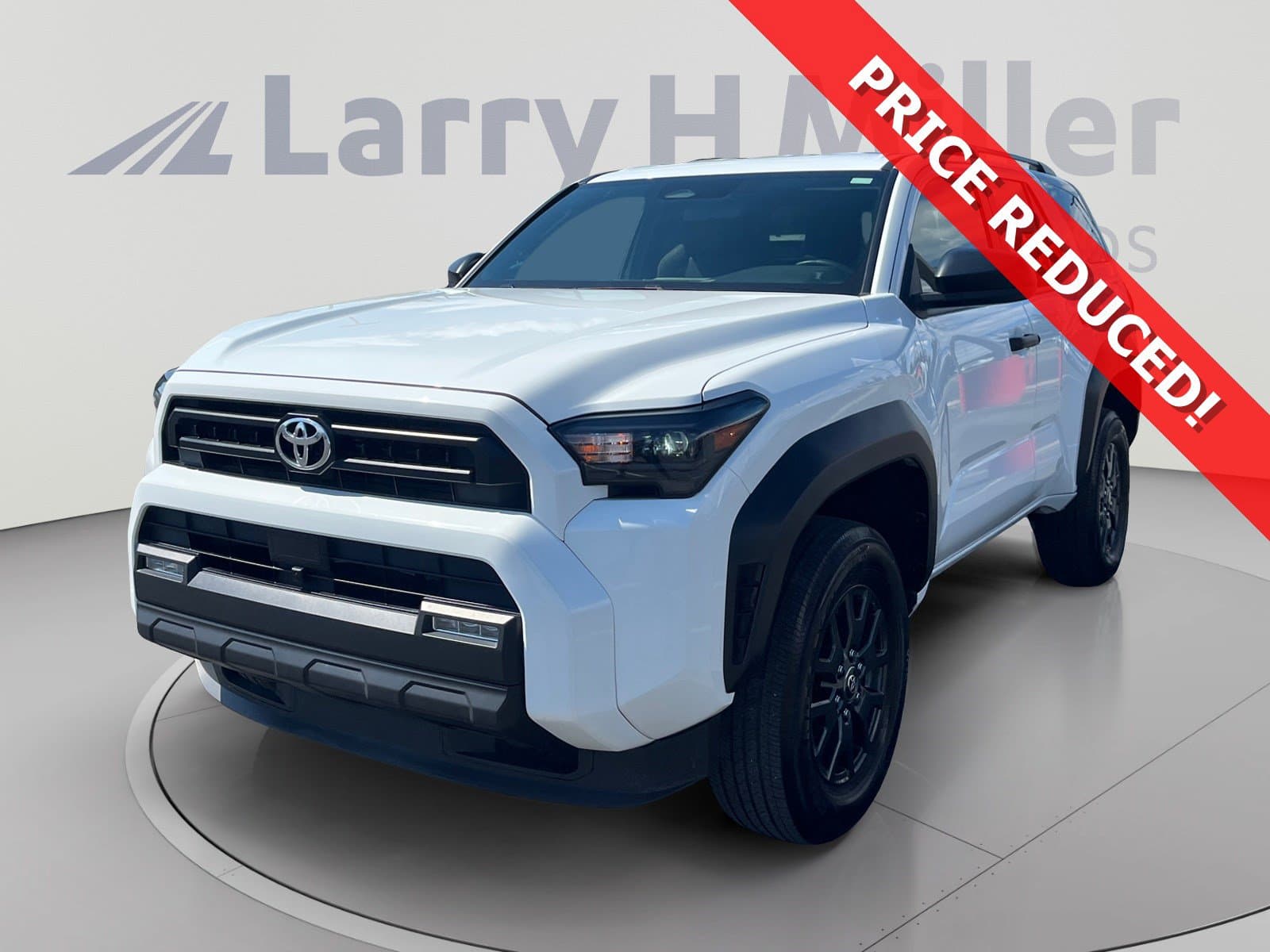2025 Toyota 4Runner SR5 — photo 1 of 33