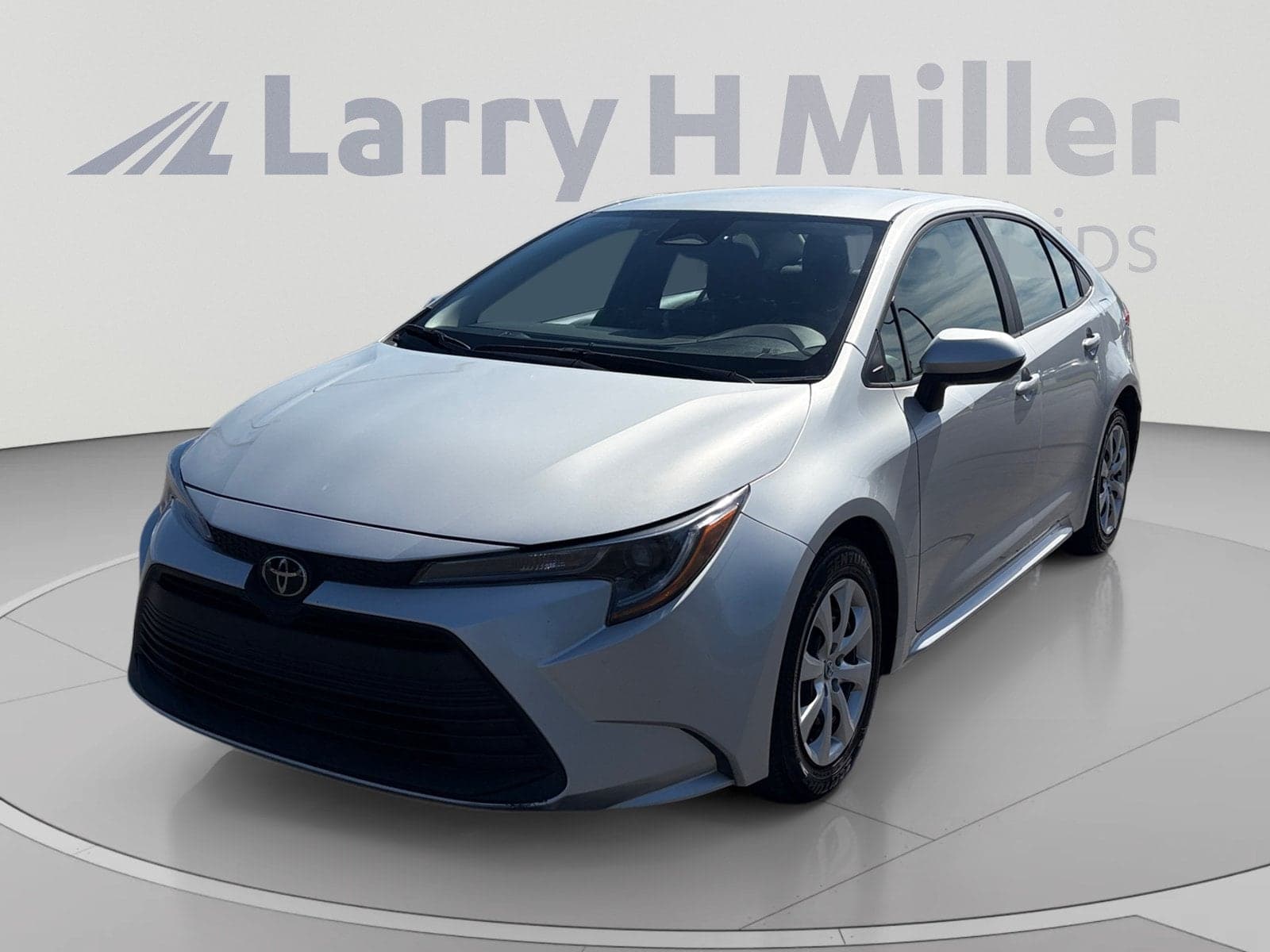 2025 Toyota Corolla LE — photo 1 of 33