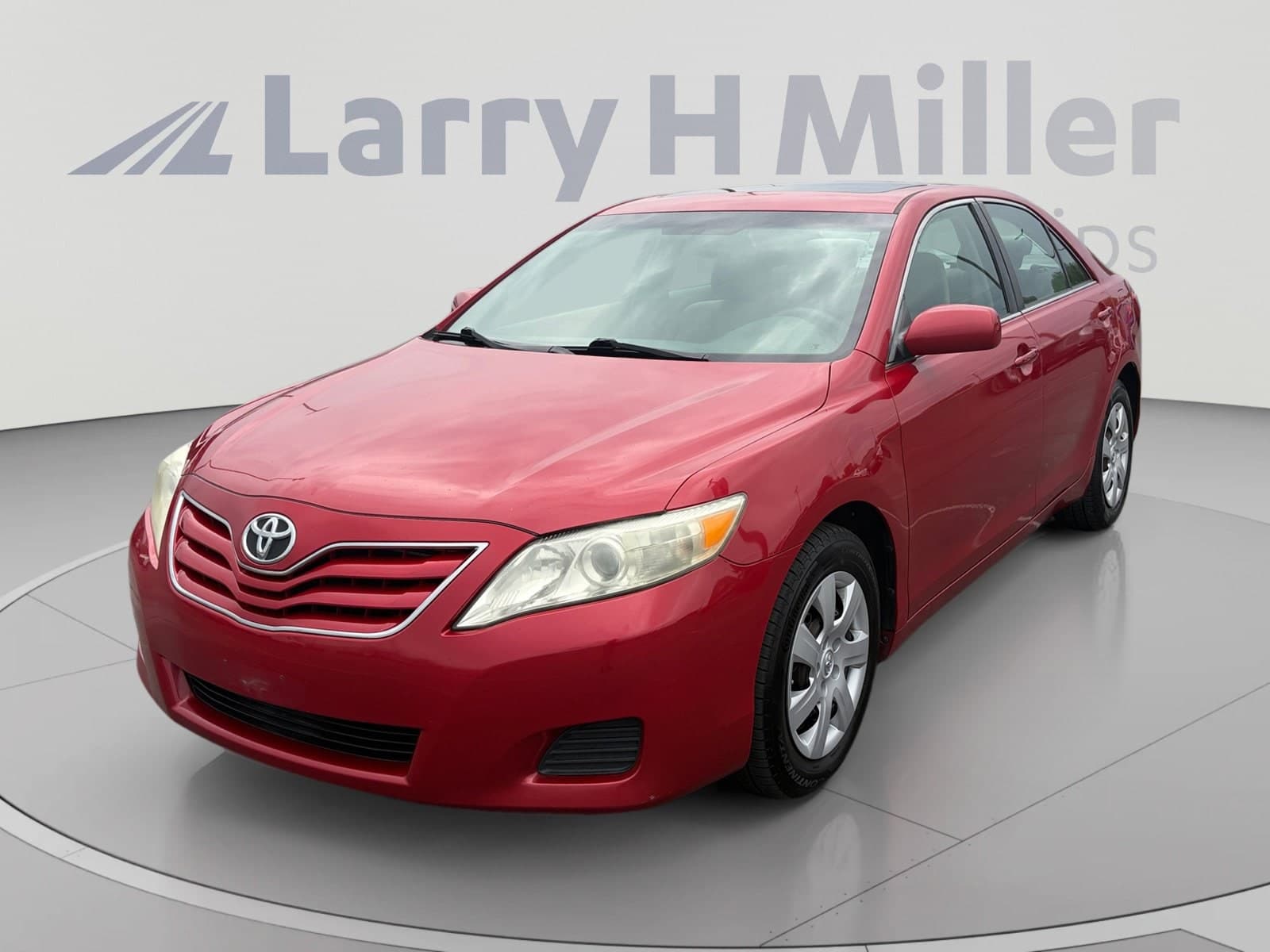 2010 Toyota Camry LE — photo 1 of 32