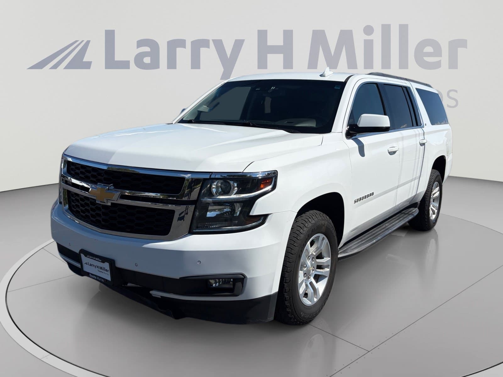 2018 Chevrolet Suburban LT — photo 1 of 33