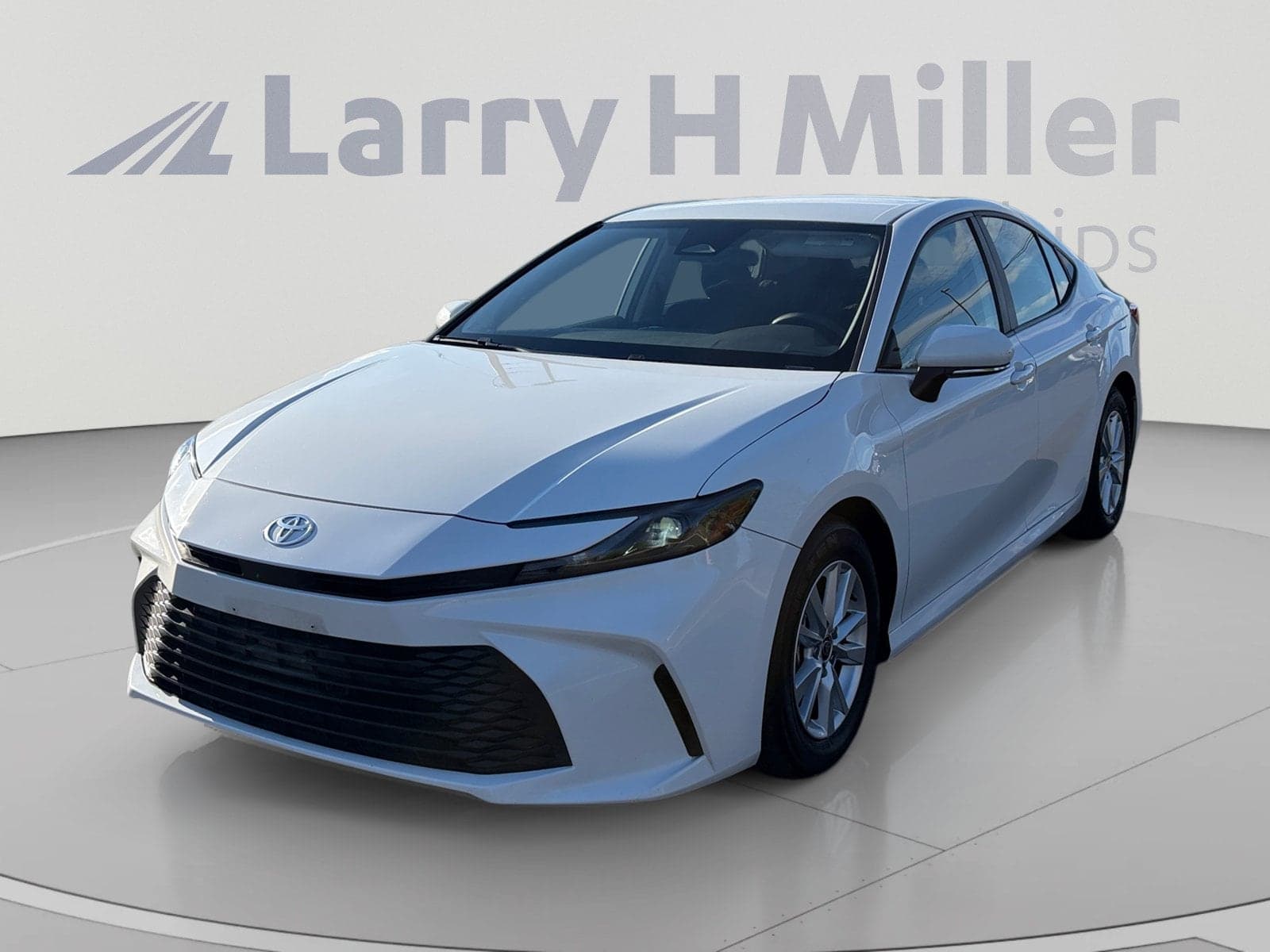 2025 Toyota Camry LE — photo 1 of 33