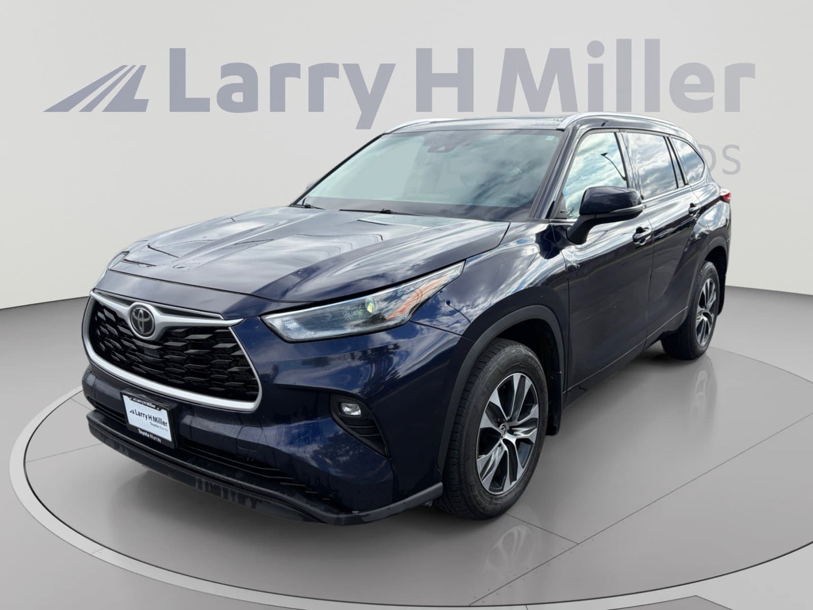 2021 Toyota Highlander XLE — photo 1 of 34