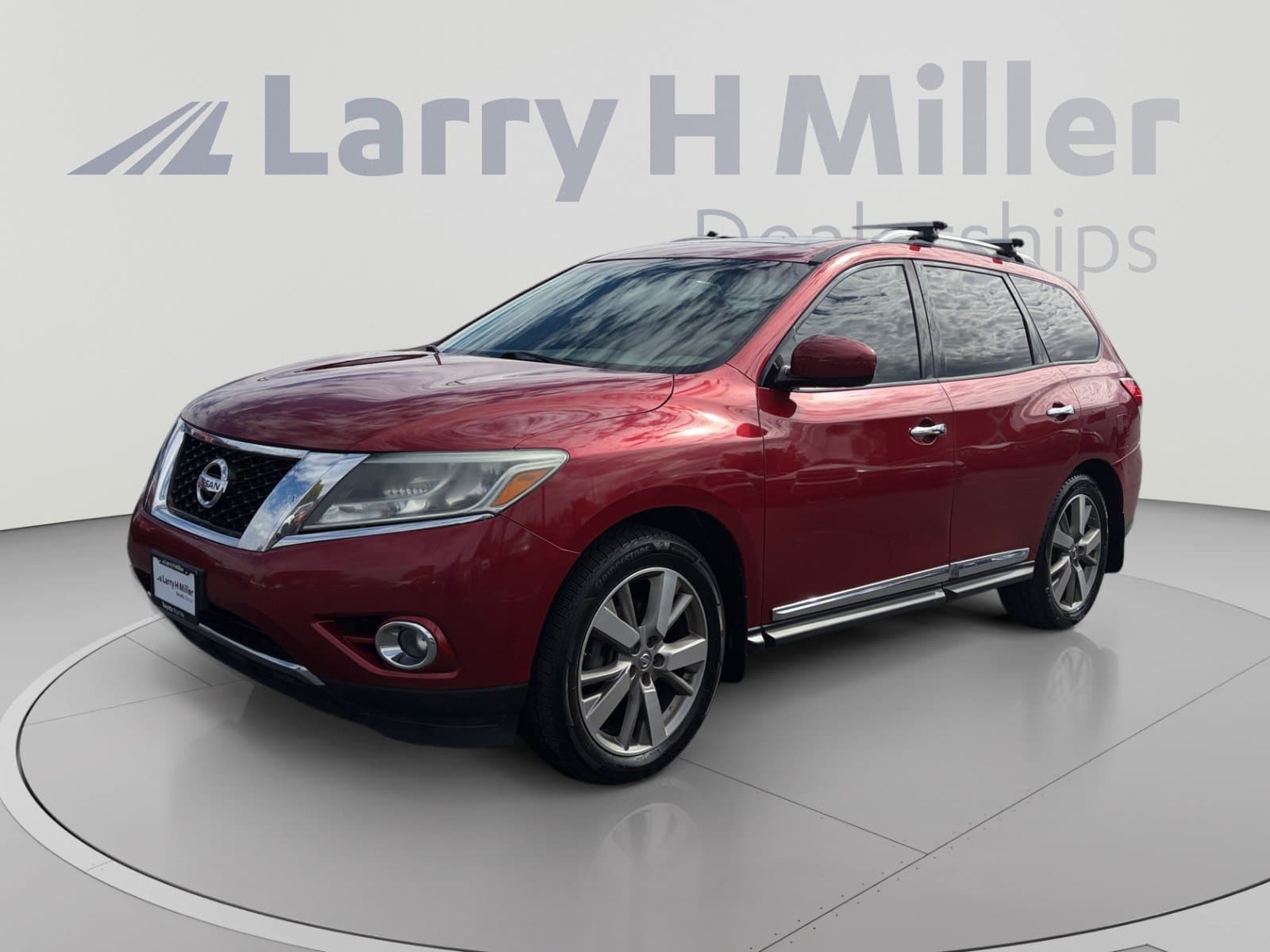 2014 Nissan Pathfinder Platinum — photo 1 of 34
