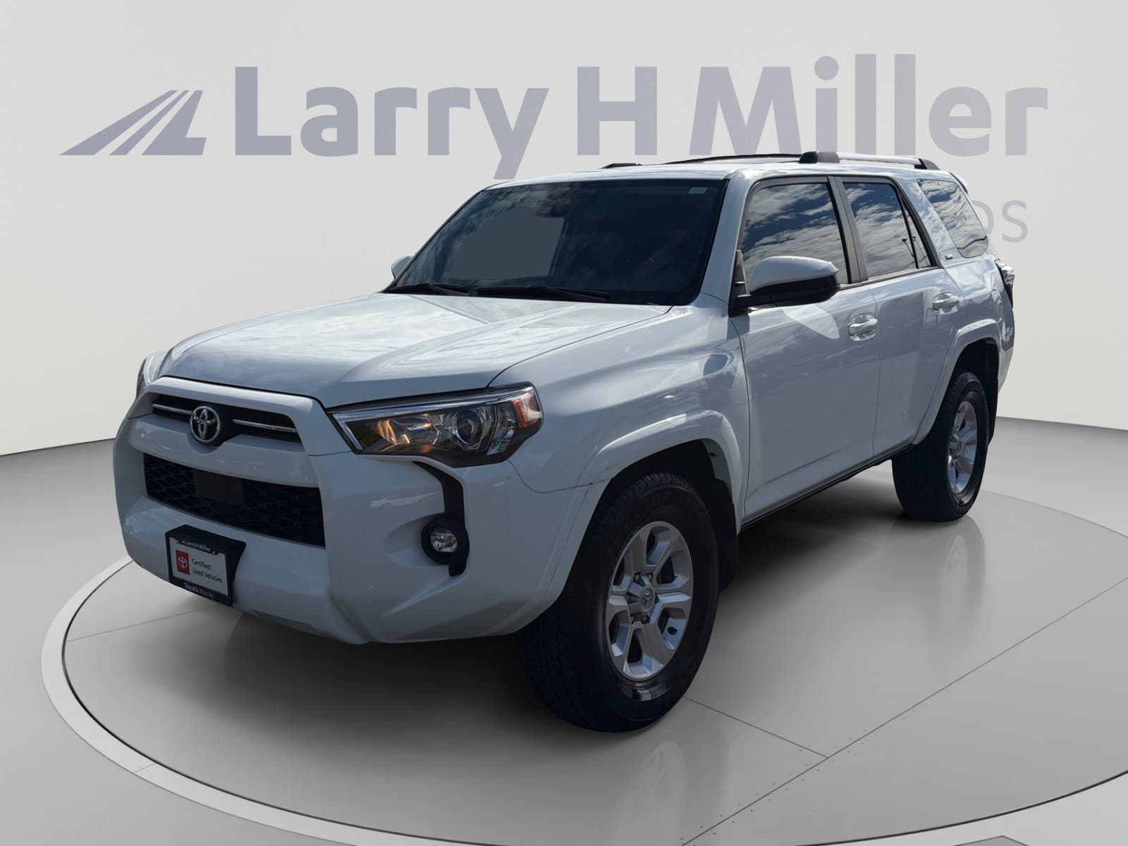 2022 Toyota 4Runner SR5 — photo 1 of 32