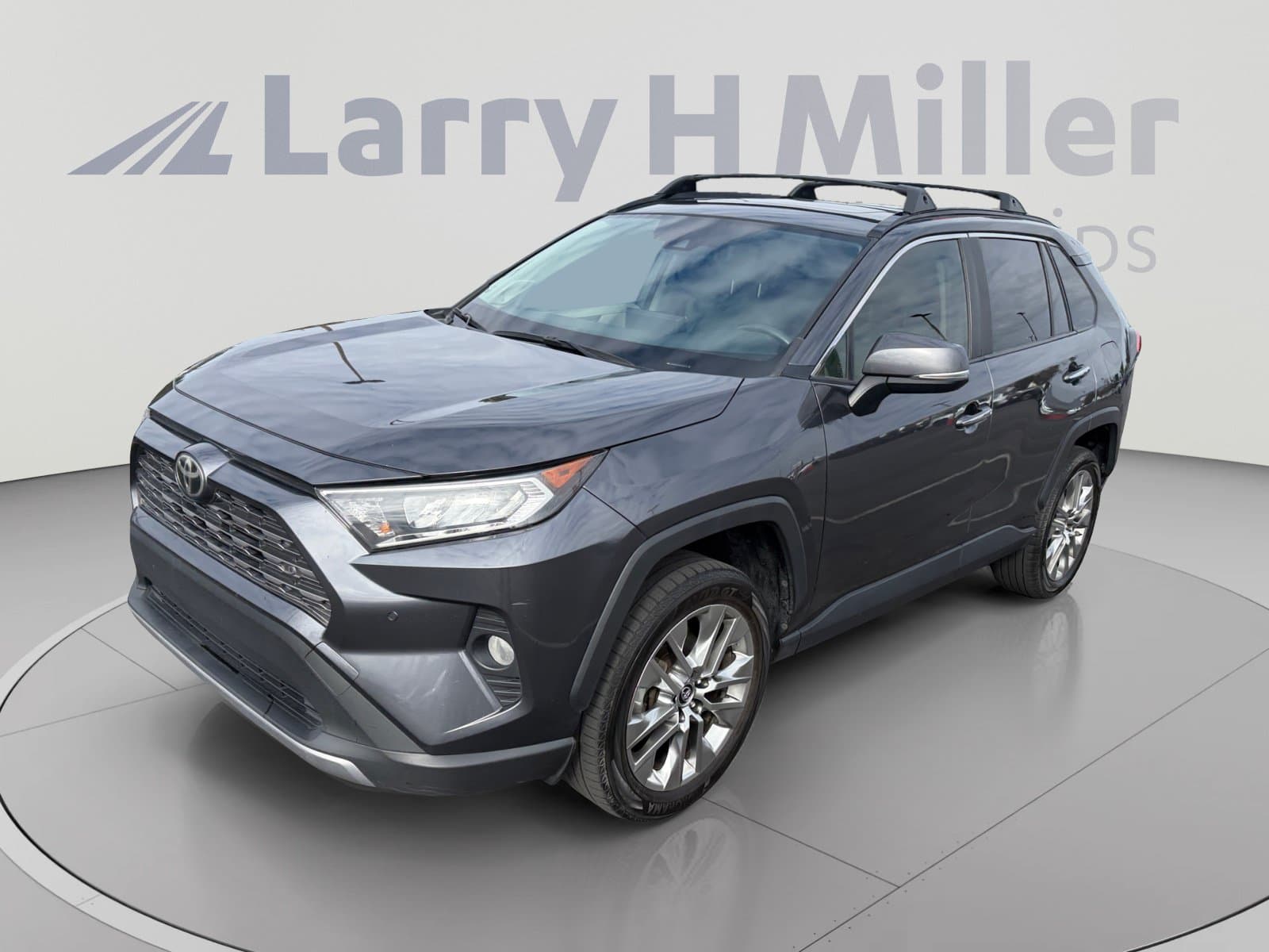 2019 Toyota RAV4 Limited — photo 1 of 33